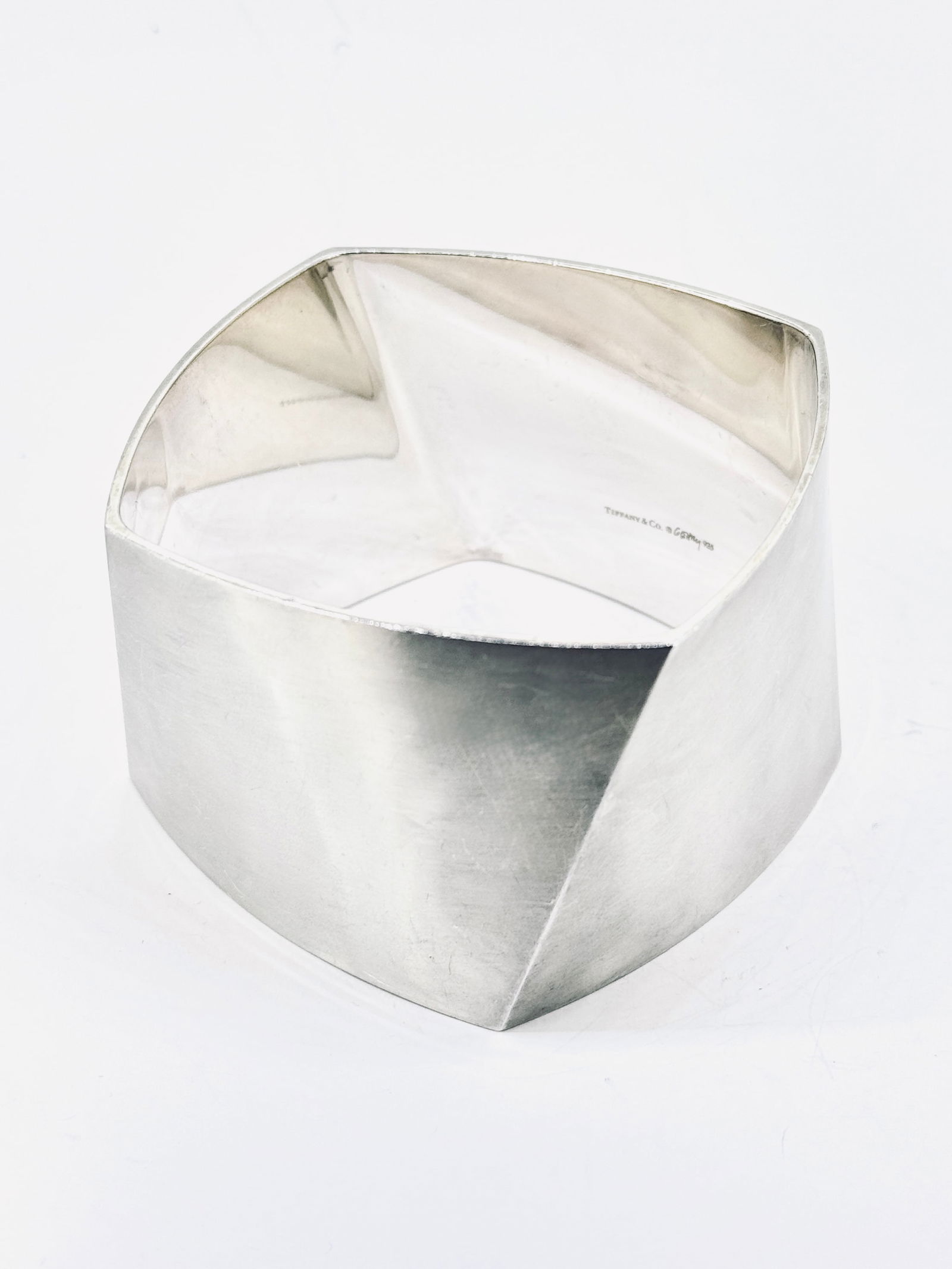 Tiffany & Co. Frank Gehry Massive Torque Bangle Bracelet.: Condition: Excellent. Brand: Tiffany & Co. Designer: Frank Gehry Metal Purity: Sterling Silver 925. Hallmarks: "TIFFANY & CO. GEHRY .925". Style: Torque. Width: 45mm Size: Fit a wrist up to 7 inches.