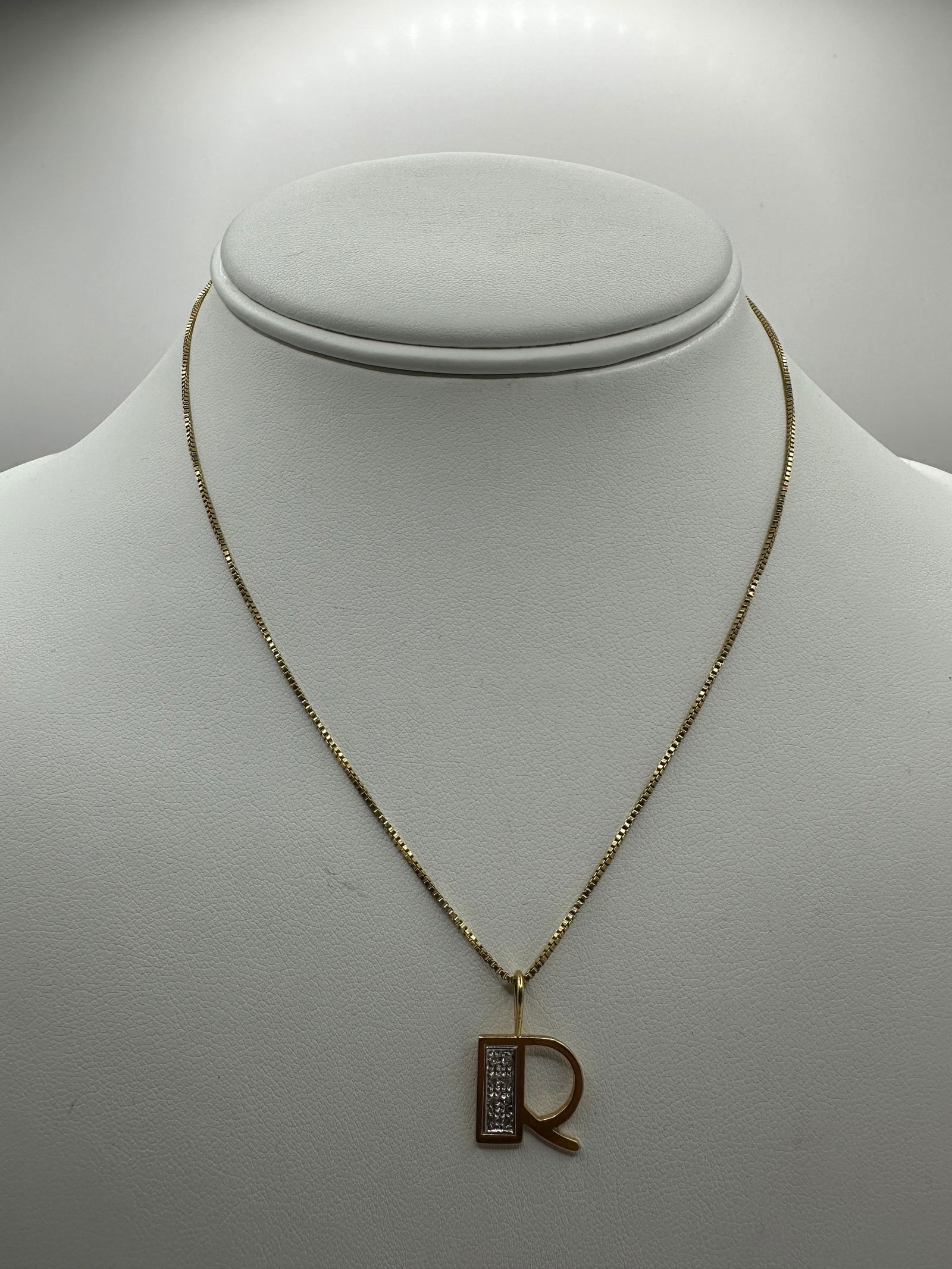 14K Yellow Gold and Diamond Intial "R" Pendant and Necklace: Condition: Good Brand: Unbranded Metal: 14k Yellow Gold Stone: 8 Round Diamonds Necklace Length: 15" inches Weight: 3.6 grams