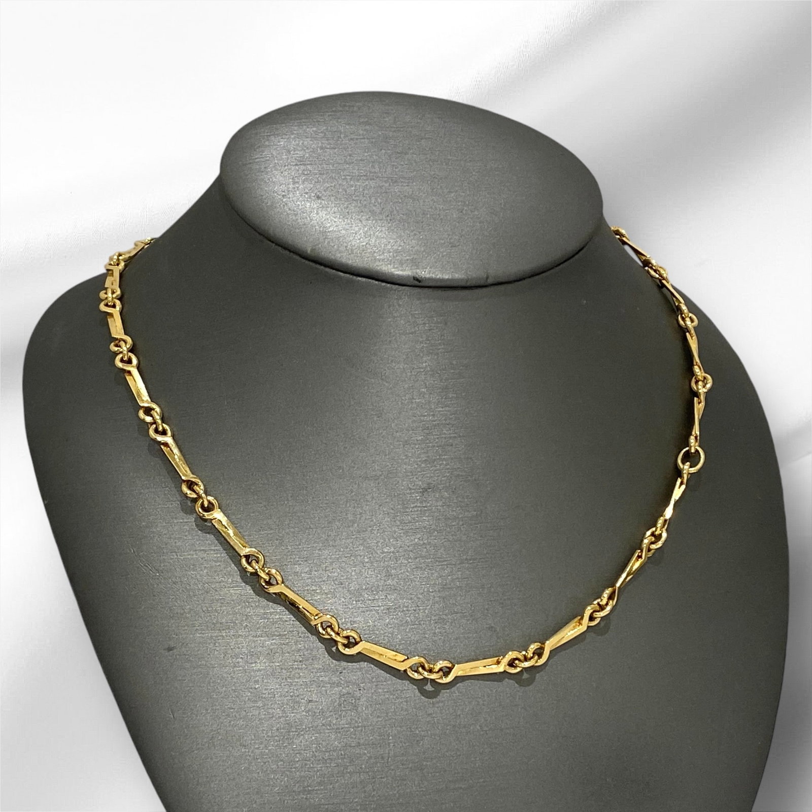 Van Cleef & Arpels Vintage Double Row Link Chain Necklace in 18k Yellow Gold: Condition: Good Brand: Van Cleef & Arpels Metal Purity: 18k Yellow Gold Necklace Length: 24 inches Hallmark: VCA OR 750 Weight: 42.8 grams.