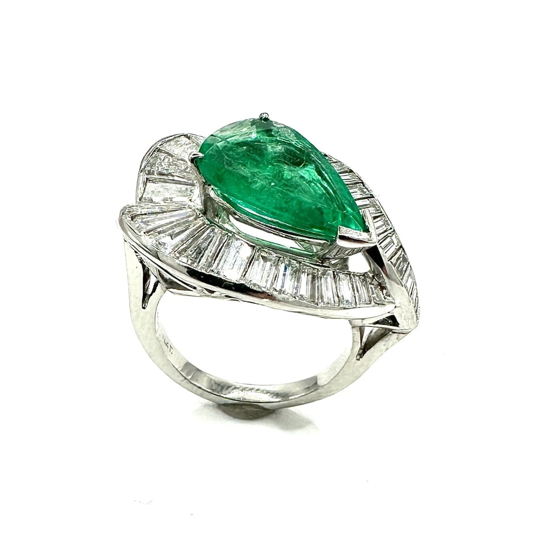 GIA Approx 2.89 ctw Natural Columbian Emerald & Diamonds Platinum Cocktail Ring: Specifications 1 step cut Emerald Approximately 2.89 carats GIA certified (Please see attached photo) Origin: Colombia Clarity: Enhanced F1 Transparency: Transperant Color: Green Emerald Measurements: