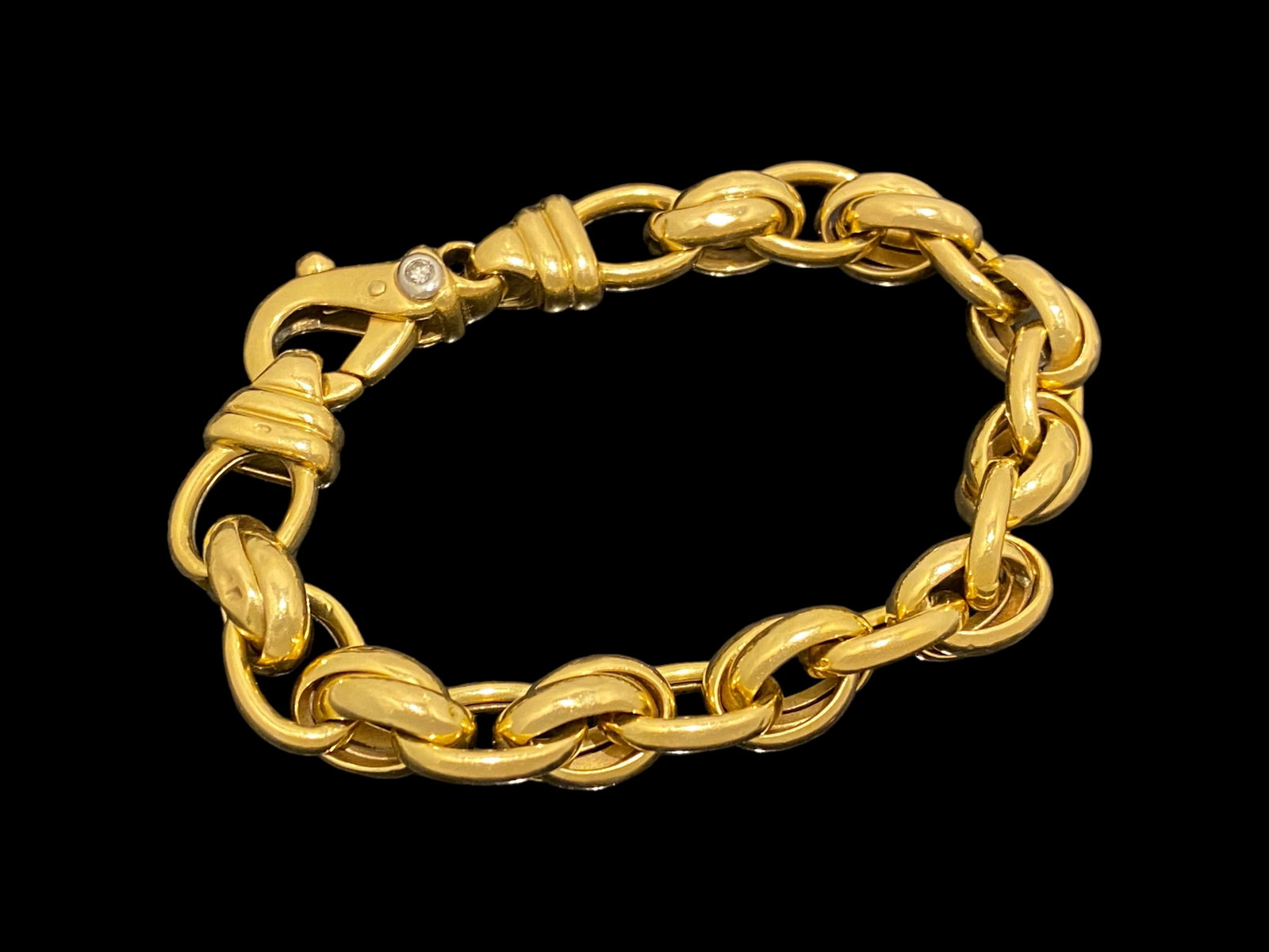 Oval Link Chain Bracelet in 18K Yellow Gold with One Diamond: Condition: Good Brand: Unbranded Metal Type: 18k Gold Metal Color: Yellow Gemstone: One Diamond Diamond Count: 1 Bracelet Dimensions: WRIST fits upto 6.5 inch. Width: 10mm Weight: 25.7 Grams