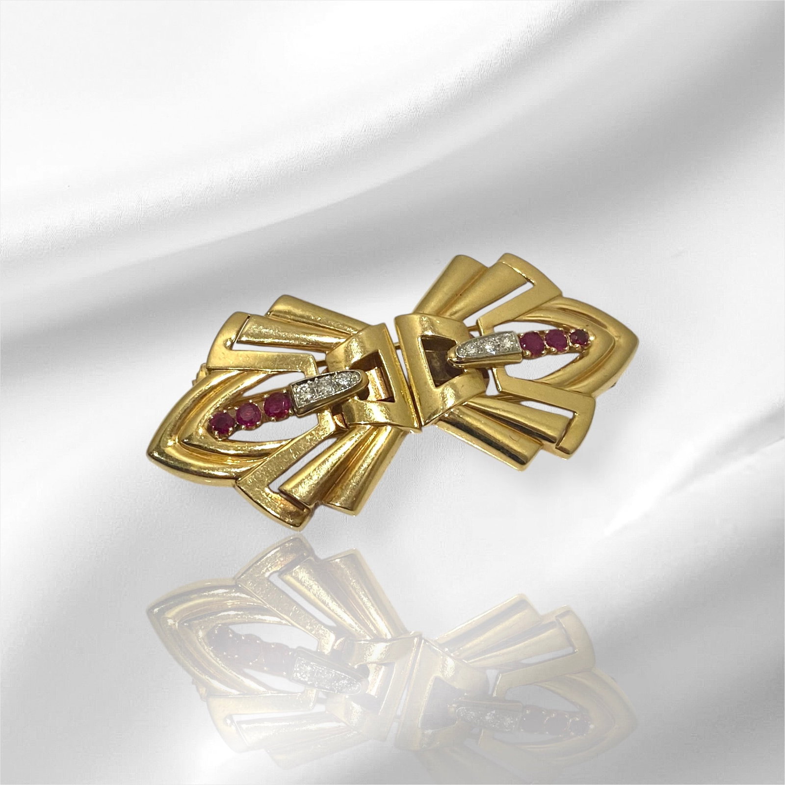 J.E. Caldwell 1940s Art Deco 14 Karat Gold Double Clip Lapel Pin or Brooch.: Condition: Excellent Brand: J.E. Caldwell. Material: 14K Yellow Gold. Gemstone: Ruby(6) & Diamond(6) . Gemstone Cut: Round Brilliant-cut. Dimensions: Length: 2.5 inch Width: 1.2 inch Weight: 20.3 gram