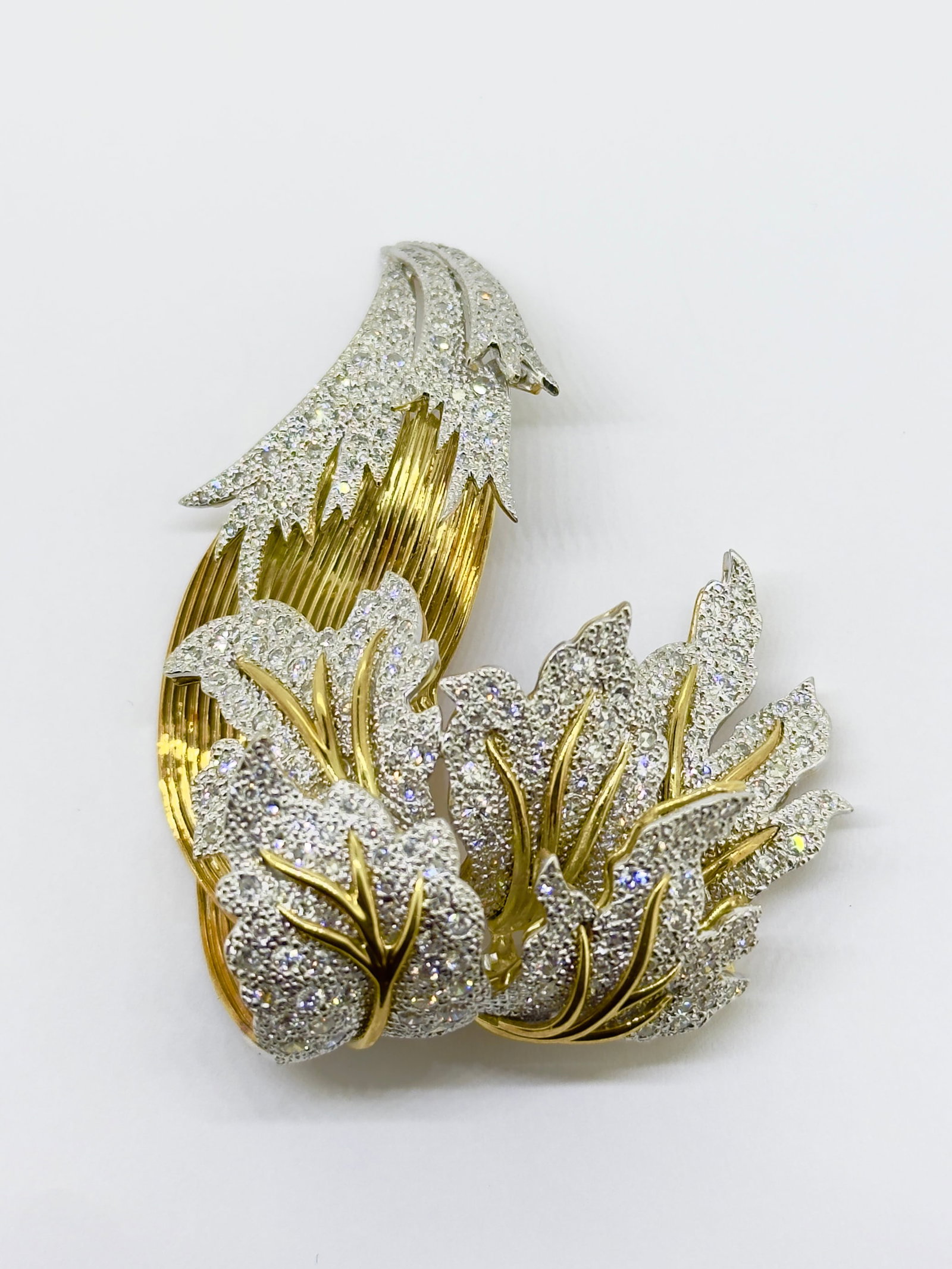 1960"s Vintage 18k Yellow Gold Leaf Diamond Brooch Apx 3TCW.: Condition: Like New. Brand: Unbranded. Metal Purity: 18k Yellow Gold. Gemstone: Apx 275 Round Diamonds Diamond Carat Weight: Apx 3TCW Clarity & Color: VS1-VS2; G-H Brooch Dimension: Length: 2.3" Width