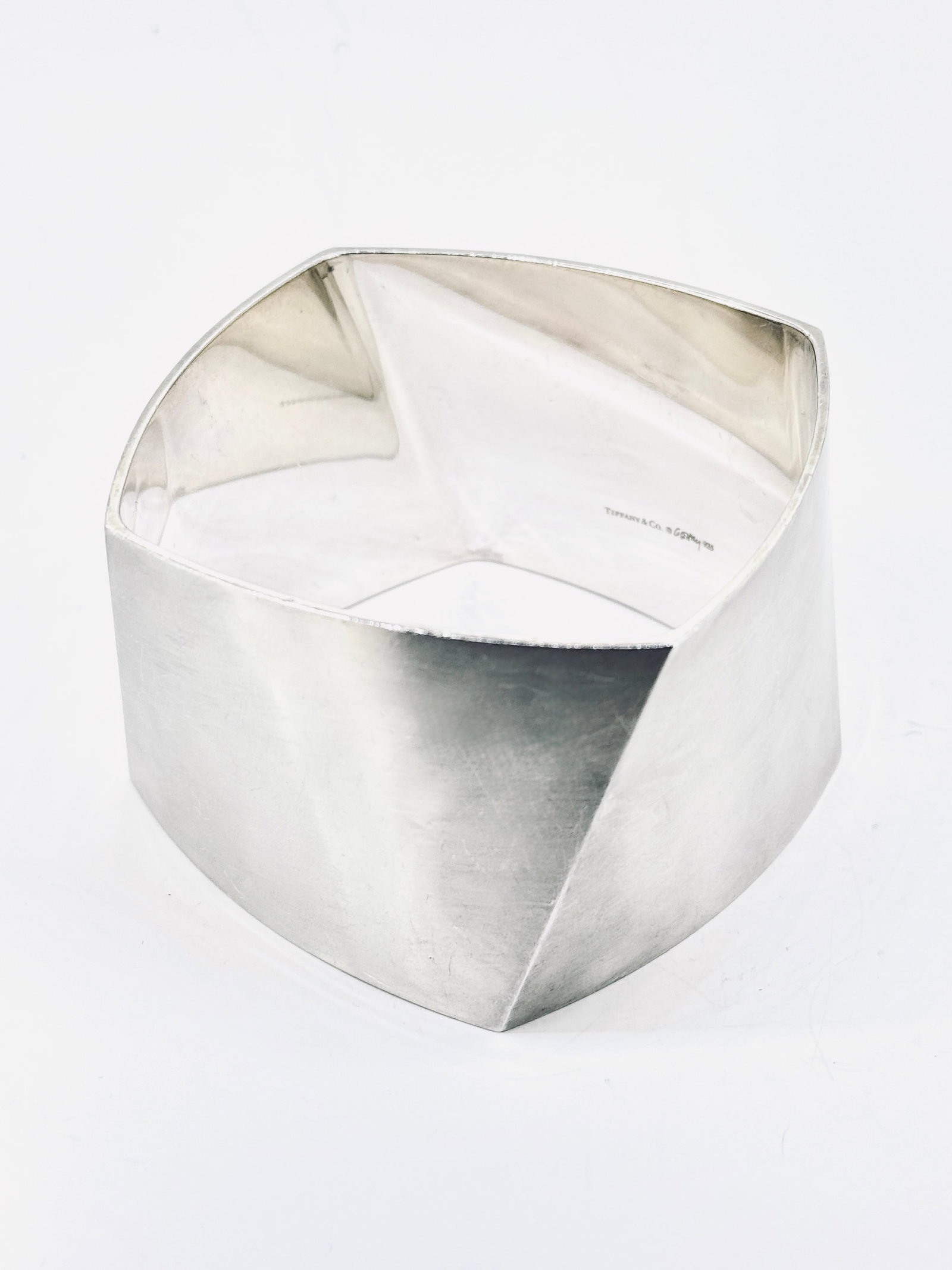 Tiffany & Co. Frank Gehry Massive Torque Bangle Bracelet.: Condition: Excellent. Brand: Tiffany & Co. Designer: Frank Gehry Metal Purity: Sterling Silver 925. Hallmarks: "TIFFANY & CO. GEHRY .925". Style: Torque. Width: 45mm Size: Fit a wrist up to 7 inches. 