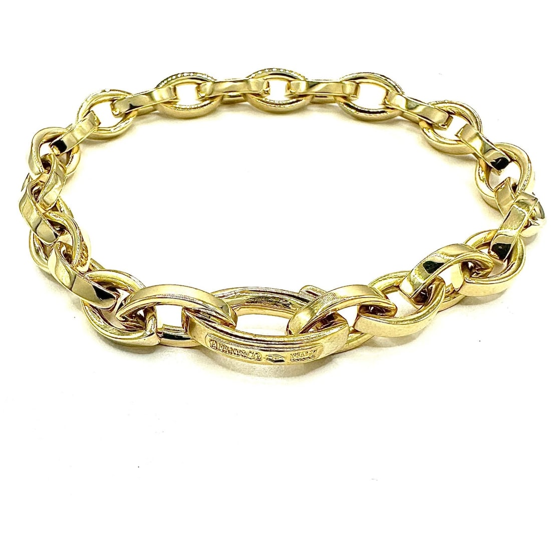 Tiffany & Co 18k Yellow Gold Marquise Link Bracelet 8.1/4?? long, Rare: This stunning & Rare Tiffany & Co. Link bracelet is a must-have for any fine jewelry collection. Crafted from 18k yellow gold, this chain-style bracelet features a dazzling marquise design. The piece 