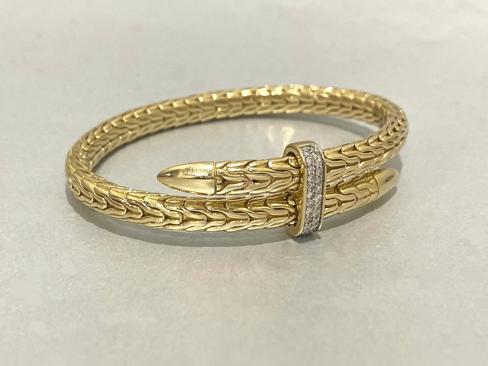 JOHN HARDY 14K Yellow Gold Spear Diamond Woven Cuff Bracelet: Condition: Like New Brand: JOHN HARDY Material: 14K Yellow Gold Jewel: Diamond Diamond Carat weight: 0.24 Carats Diamond Count: 25 Stone Cut: Round Size: Bracelet Wrists size fits 6-6.5 inches Weight: