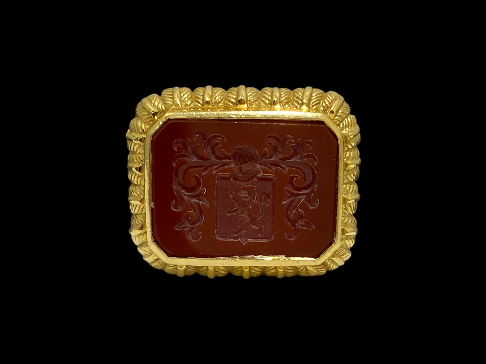 Seidengang 18K Yellow Gold Carnelian Intaglio Ring: Condition: Excellent Brand: Seidengang Material: 18K Yellow Gold GemStone: Carnelian Size: 7 Total Item Weight: 30.7 grams