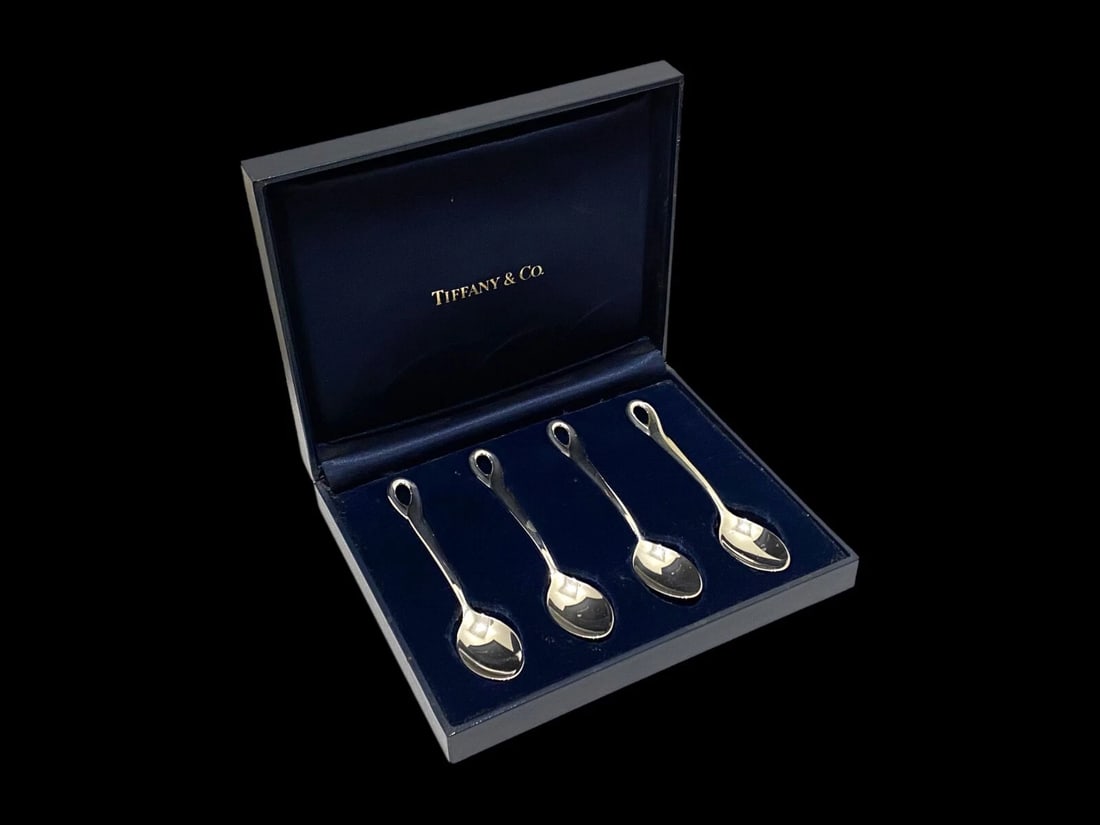 Tiffany & Co Elsa Peretti Padova Sterling Silver Baby Set of 4 Spoons 4 1/8" Box: Tiffany & Co. Elsa Peretti Sterling Silver Padova Baby Feeding Set of Spoons Brand: Tiffany & Co. Design: Elsa Peretti Item: Set of 4 Baby Feeding Spoons Condition: Professionally Polished looks New M