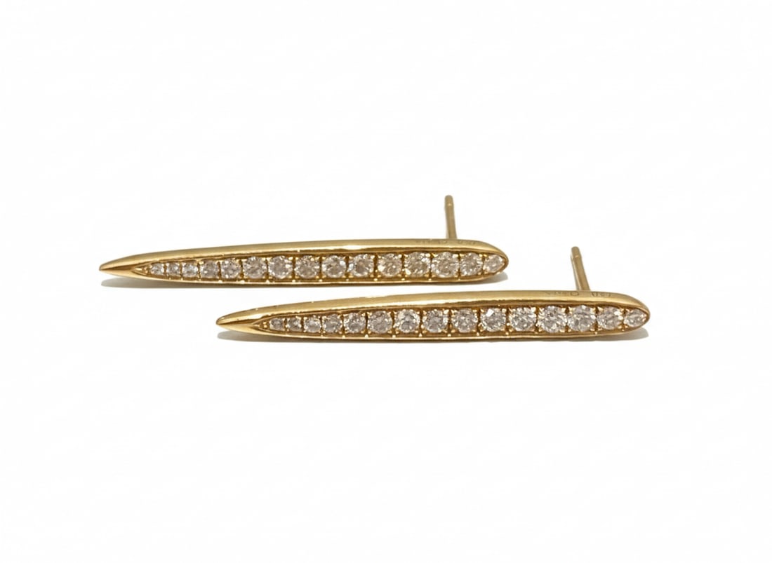 ODELA 18K Rose Gold Diamond Stud Earrings: Condition: Pre-owned Brand: ODELA Material: 18k Rose Gold Gem Stone: Diamond Diamonds: 30 round-cut variable sized diamonds Total Carat Weight: Apx 1.00CT Color and Clarity: VS1, G Weight: 4.6 grams L