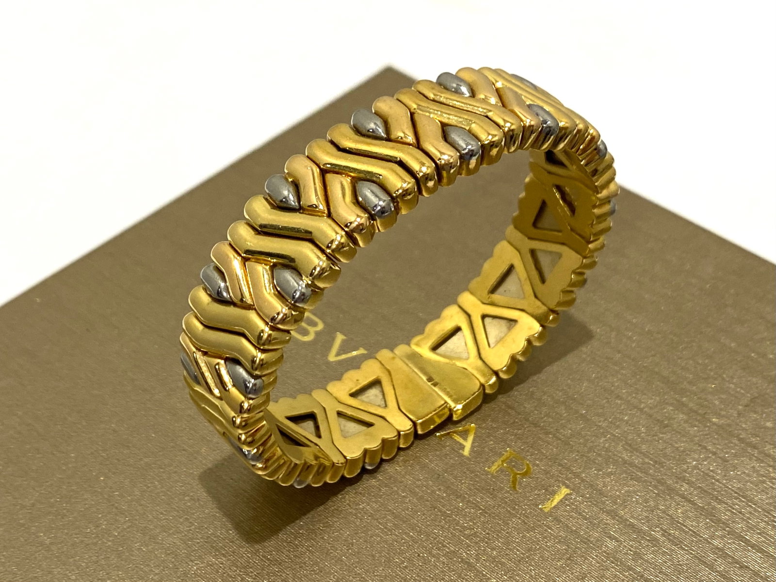 BULGARI 18K Yellow/White Gold Vintage Bangle Bracelet, Weight: 82.8 Grams: Condition: Like New Brand: BULGARI Type: Bangle Bracelet Metal Purity: 18k Yellow/White Gold Size: Wrist fits upto 5.5"- 5.75" Stamp: BULGARI Weight: 82.8 Grams