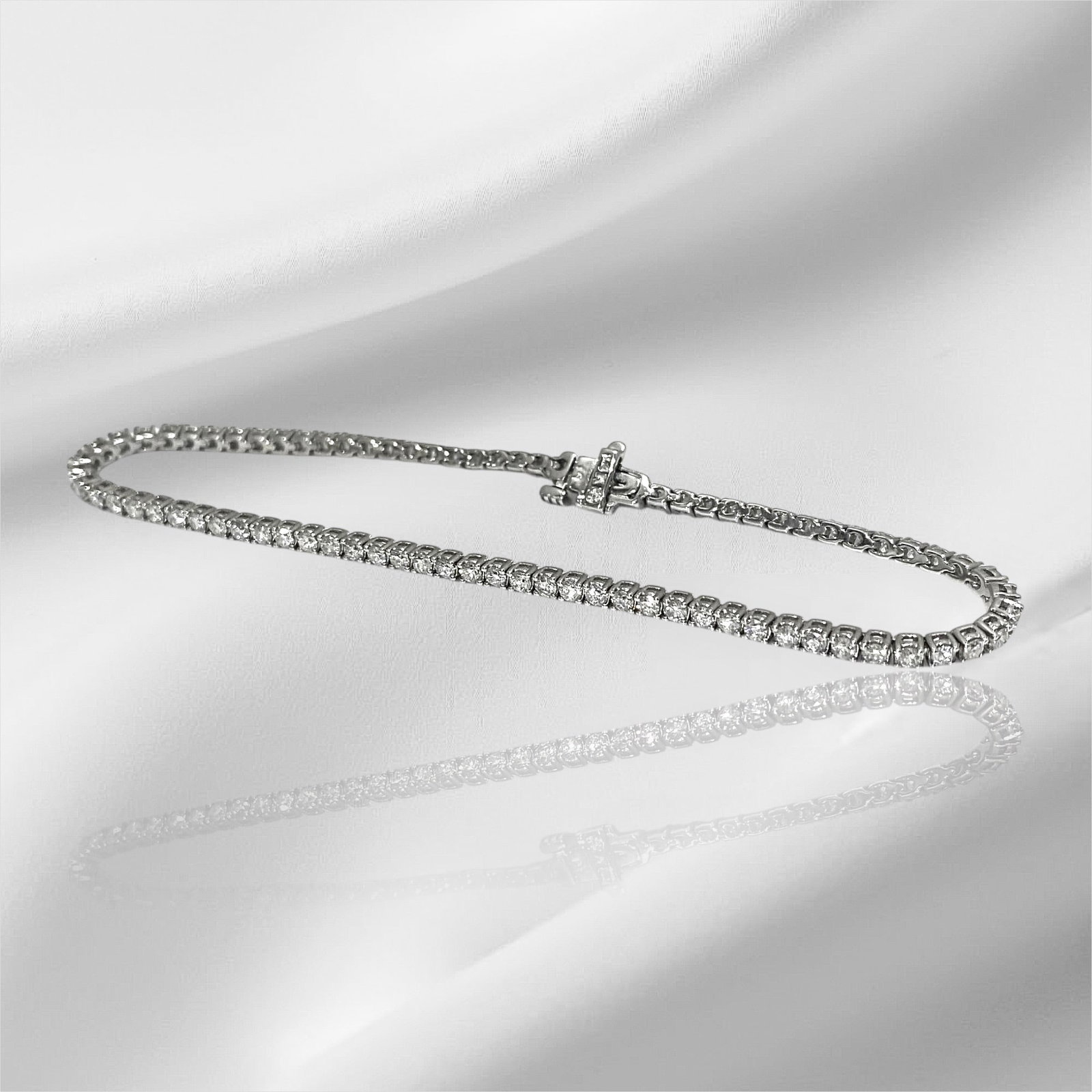 Apx 2 TCW Round Natural Diamond Tennis Bracelet in 14k White Gold : Condition: Good Brand: Unbranded Material: 14k White Gold. Jewel: Diamond. (3mm) Diamond Count: 70 Round Brilliant-Cut Diamond. Total carat weight: Apx 2 TCW Clarity and Color: VS1-VS2; I-J. Bracelet 