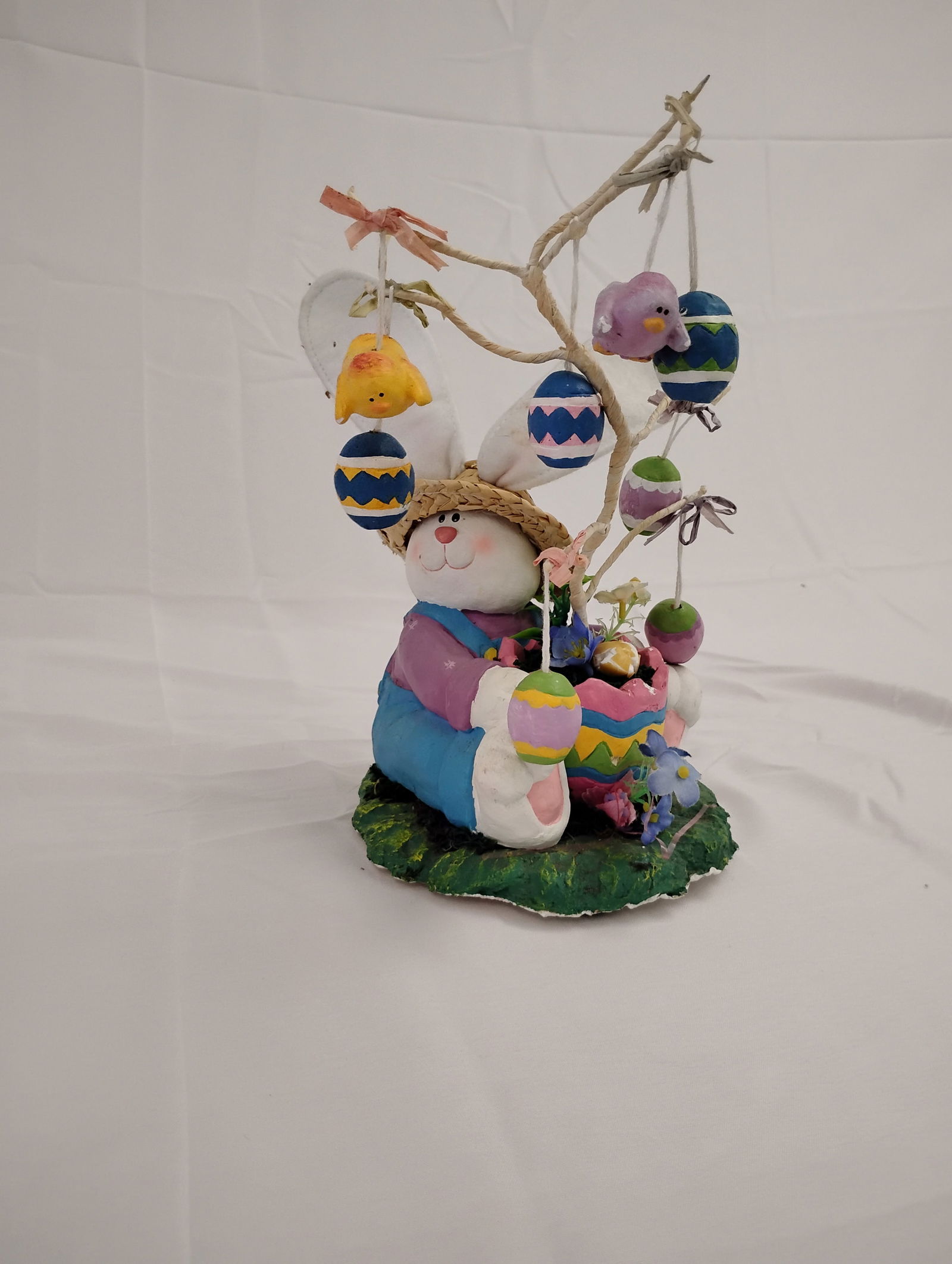 EASTER BUNNY TREE: EASTER BUNNY TREE