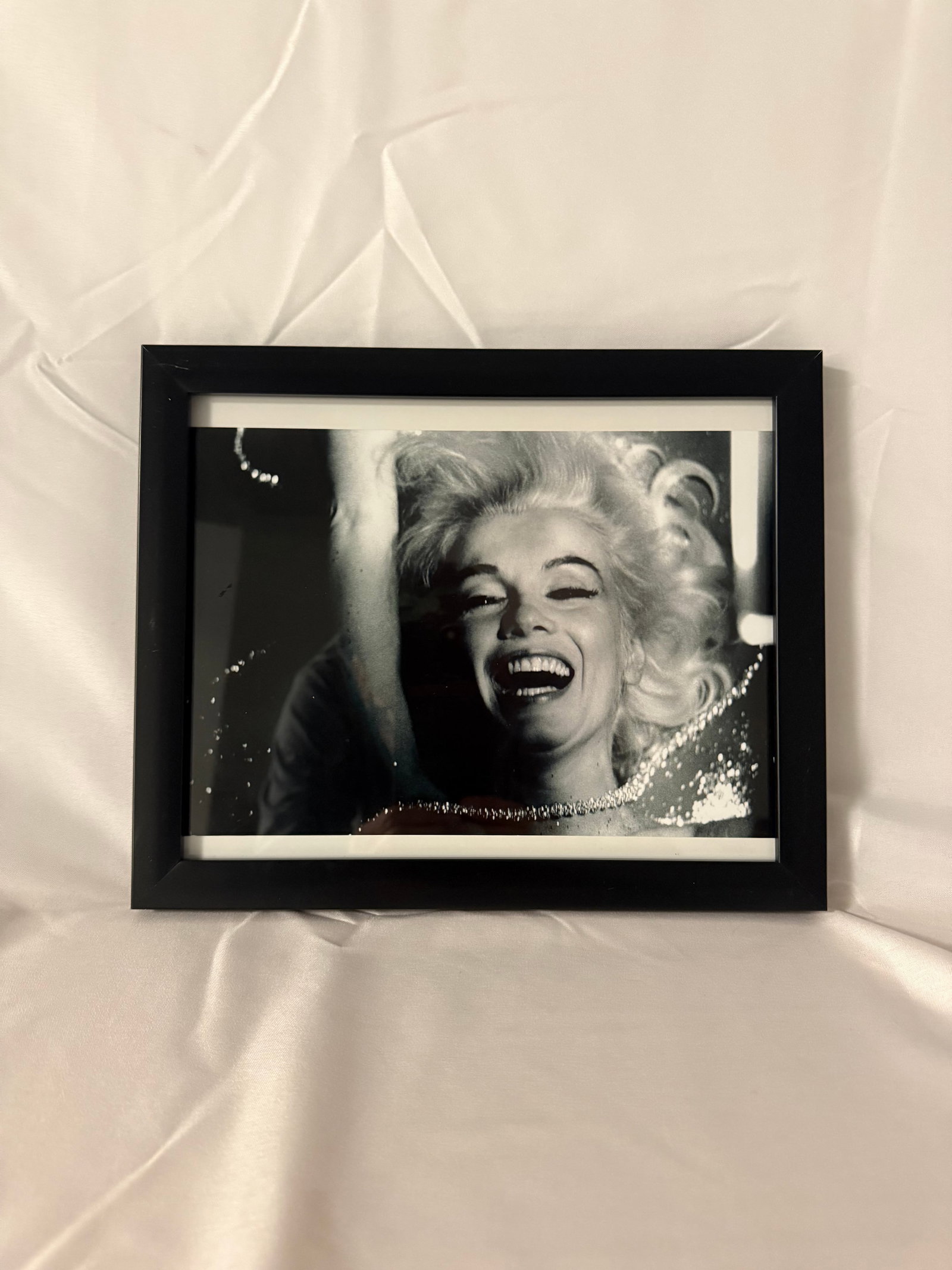 BERT STERN: MARILYN MONROE WINK PINK ROSES (1 of 1)