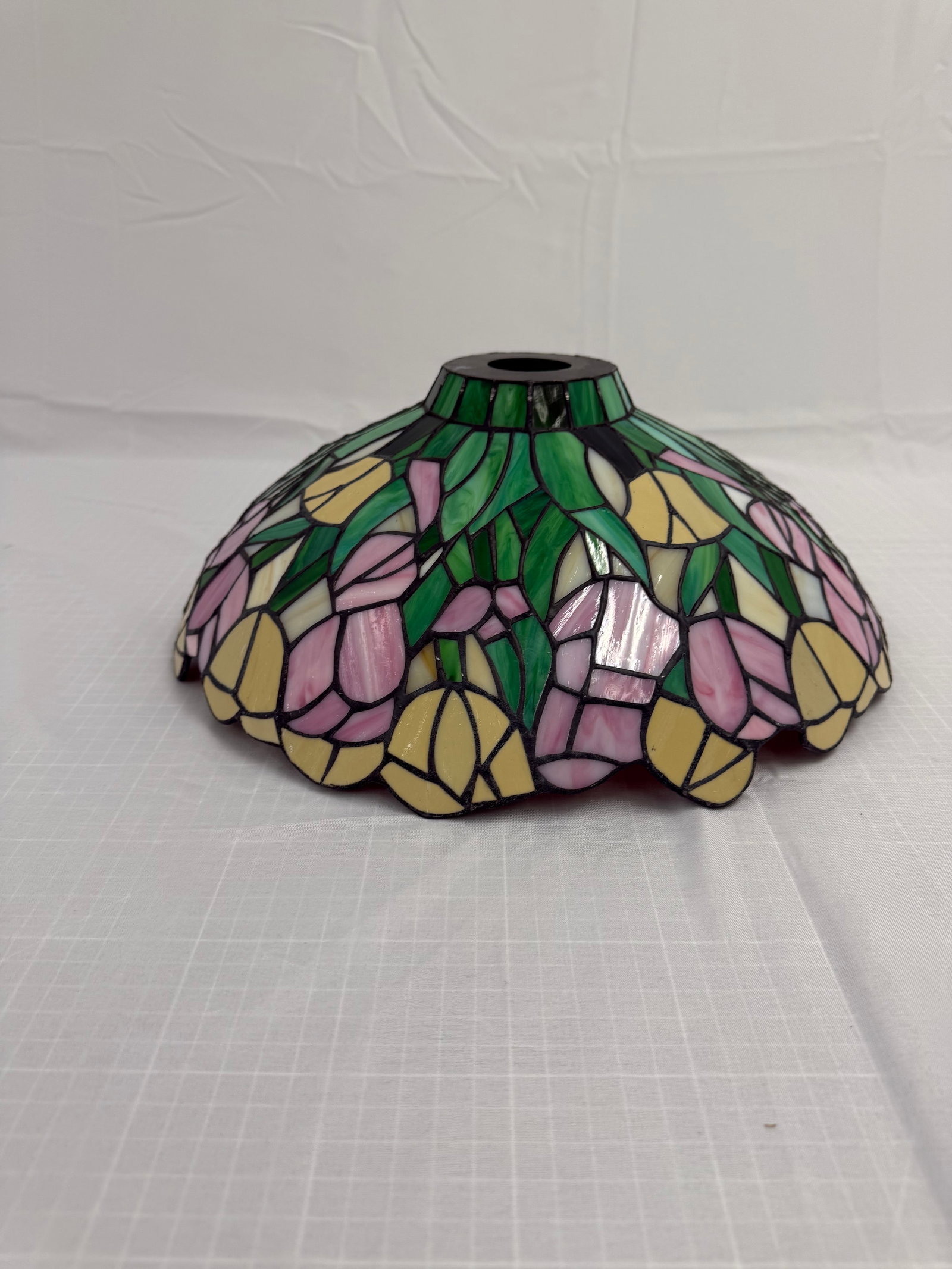 Vintage Tiffany Style Leaded Glass Lamp Shade featureing a mu,ticolor floral pattern in a round: Vintage Tiffany Style Leaded Glass Lamp Shade featureing a mu,ticolor floral pattern in a round shape. This antique piece is handmade. The brand is unknown. Notice: There is a crack in one of the