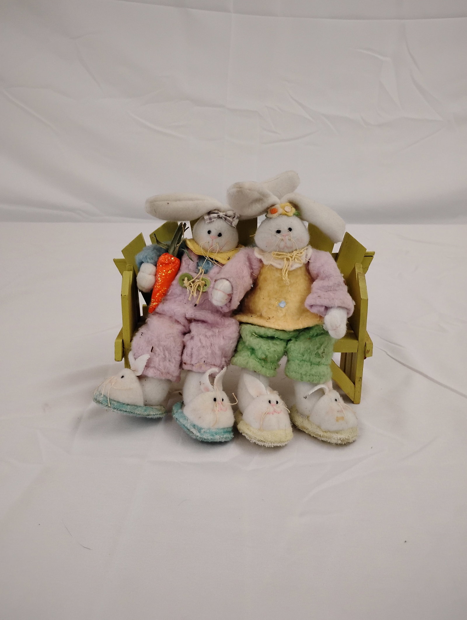 EASTER BUNNY ORNAMENT: Easter bunny ornament These are part of the estate sale and we do not have a COA. All lots offered in our auctions are sold strictly on an "AS IS" basis. Any descriptions regarding an item’s