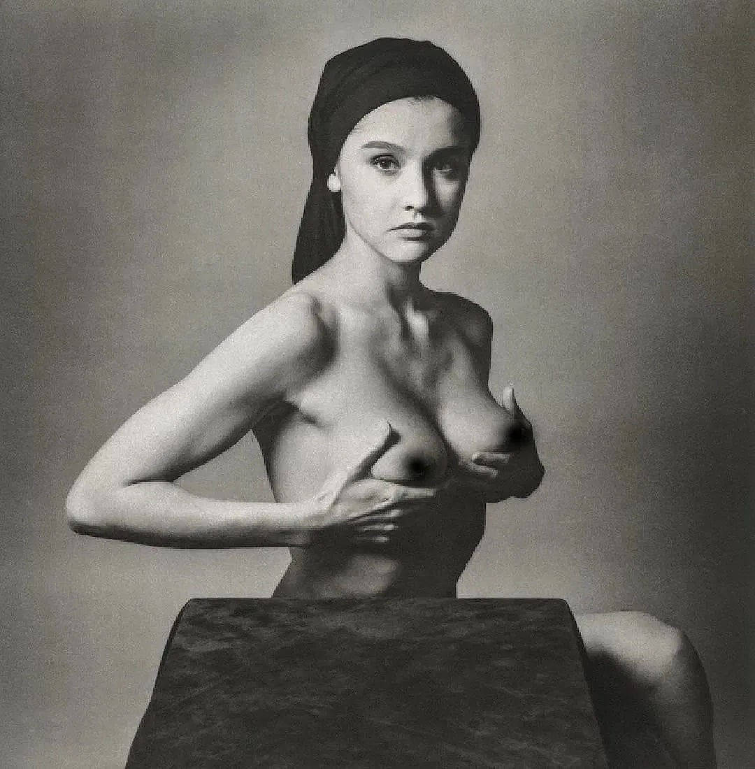 Jeanloup Sieff (France,1933-2000) Photo Print After: Jeanloup Sieff (France,1933-2000) Photo Print on Kodak photo paper. Measures 8.00 X 10.00 inches.These are part of the estate sale and we do not have a COA. All lots offered in our auctions are sold