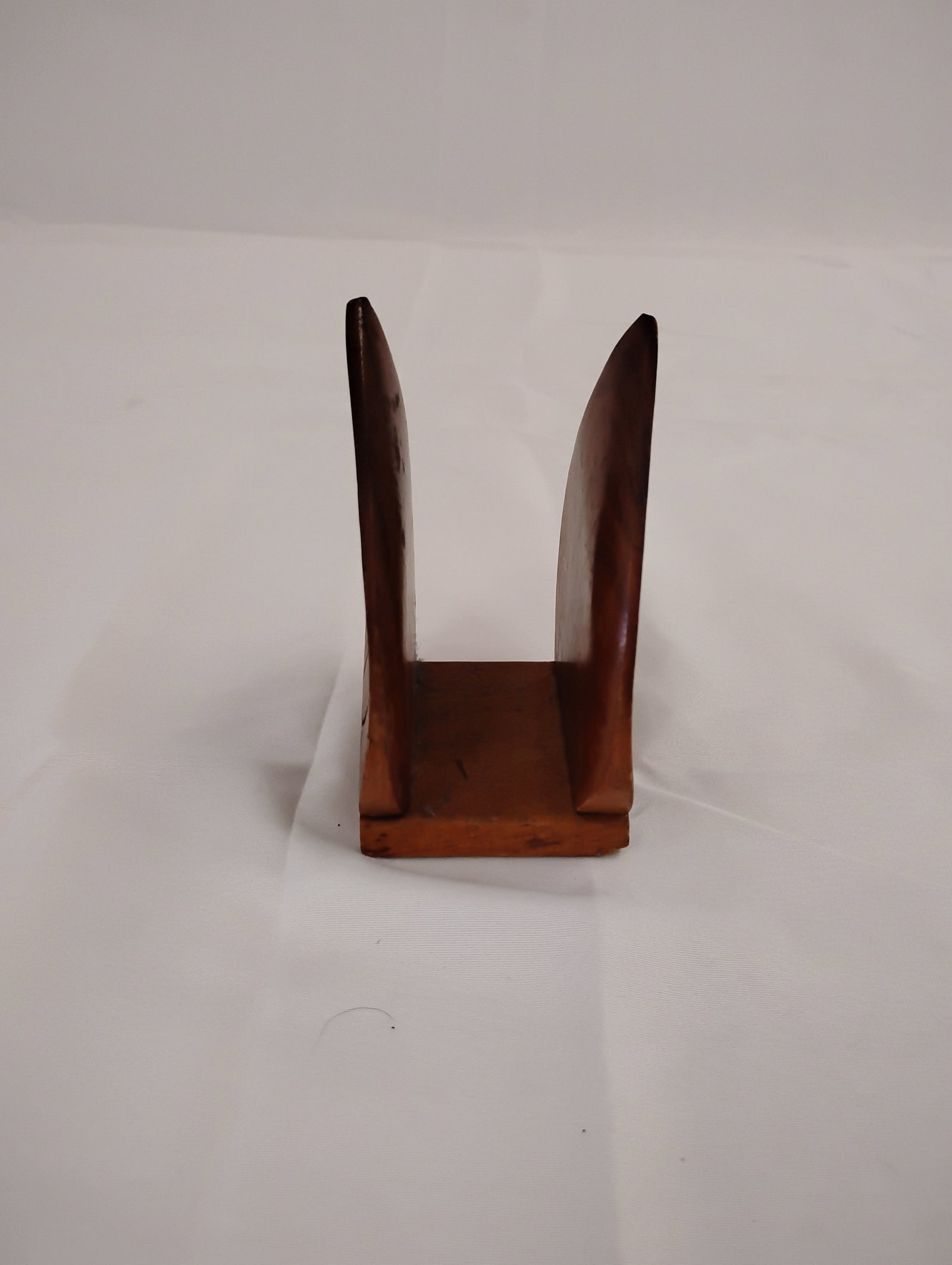 Wooden Leaf Shaped Napkin Holder: Napkin holder leaf shaped. 4 inches tall. These are part of the estate sale and we do not have a COA. All lots offered in our auctions are sold strictly on an "AS IS" basis. Any descriptions