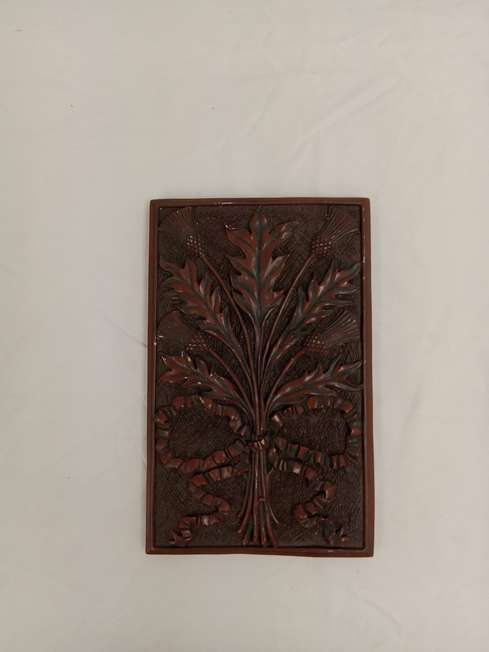 Hermitage Wall Plaque: Hermitage wall Plaque measures 11.0 X 7.0 inThese are part of the estate sale and we do not have a COA. All lots offered in our auctions are sold strictly on an "AS IS" basis. Any descriptions