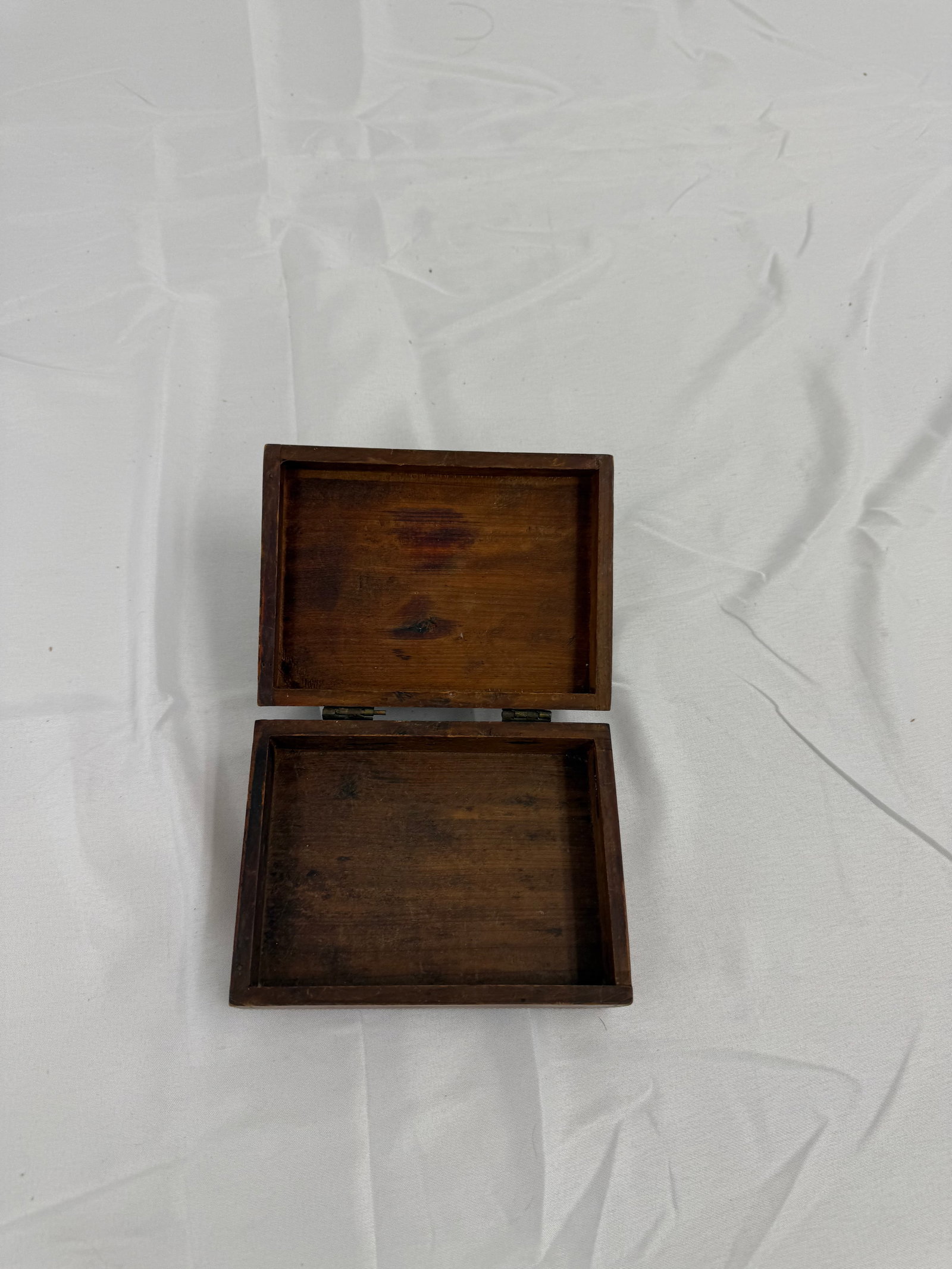 Antique Wood Jewelry Box: Small wooden box antique. Meaaasures about 6x8x2 inches. These are part of the estate sale and we do not have a COA. All lots offered in our auctions are sold strictly on an "AS IS" basis. Any descrip