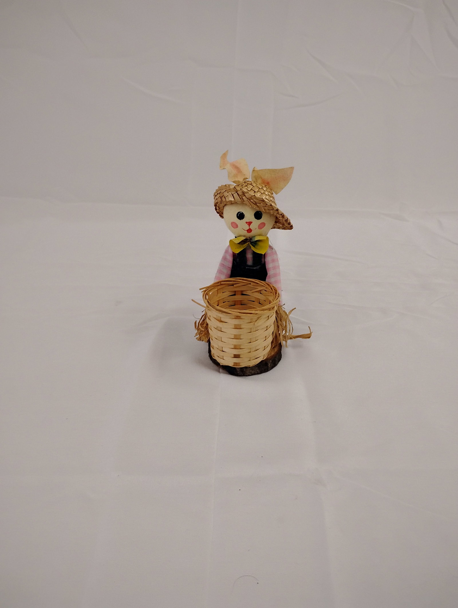 EASTER SCARECROW: EASTER SCARECROW These are part of the estate sale and we do not have a COA. All lots offered in our auctions are sold strictly on an "AS IS" basis. Any descriptions regarding an item’s condition or