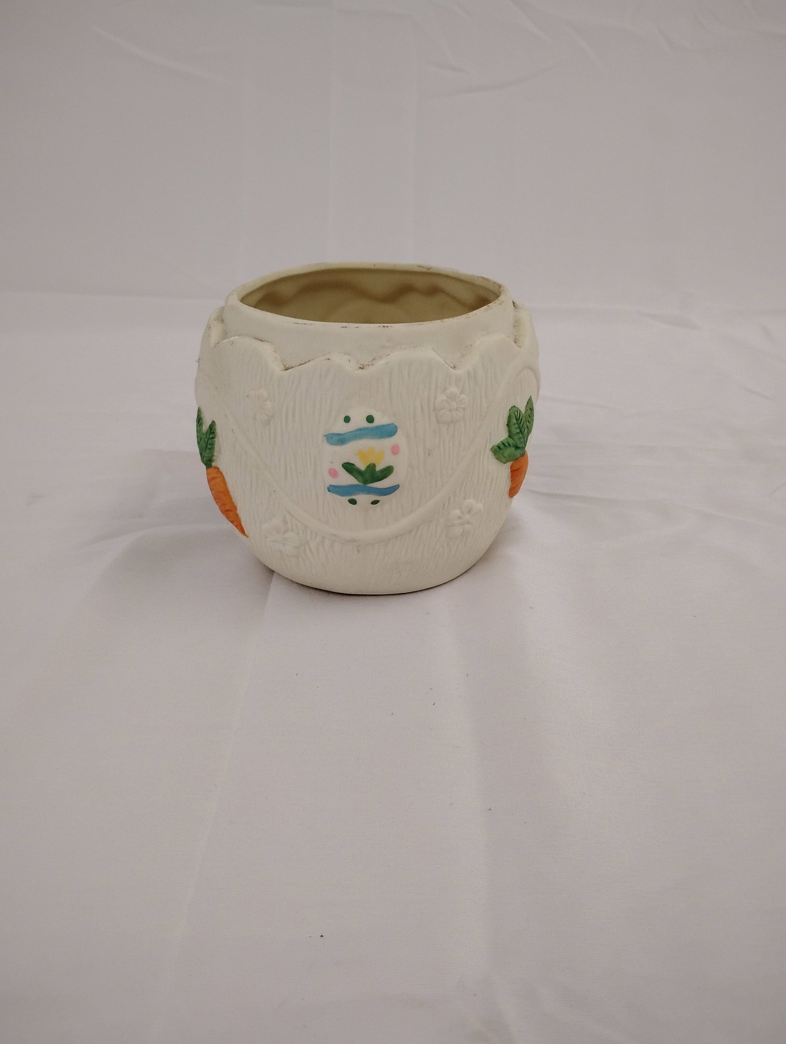 EASTER CUP: EASTER CUP These are part of the estate sale and we do not have a COA. All lots offered in our auctions are sold strictly on an "AS IS" basis. Any descriptions regarding an item’s condition or its e