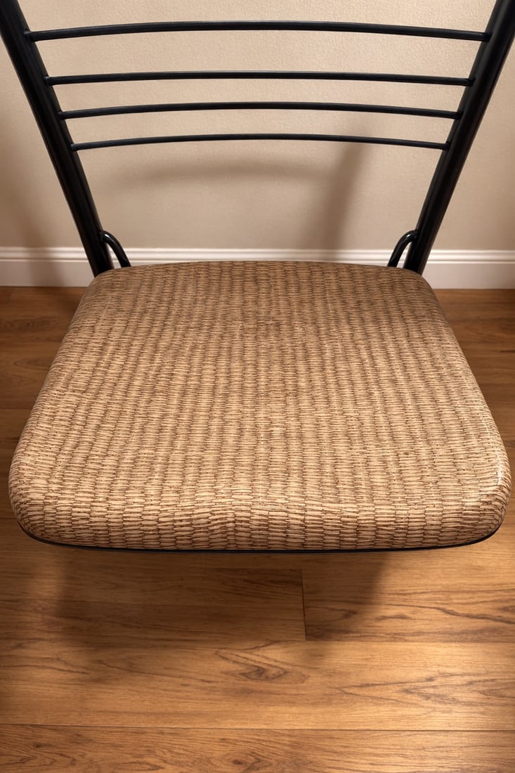 Cosco Fashionfold Folding Chairs Set of 4: Stylish and functional Cosco Fashionfold folding chairs (Set of 4) Dimensions; Each chair: 17x14x18x31 These are part of the estate sale and we do not have a COA. All lots offered in our auctions are
