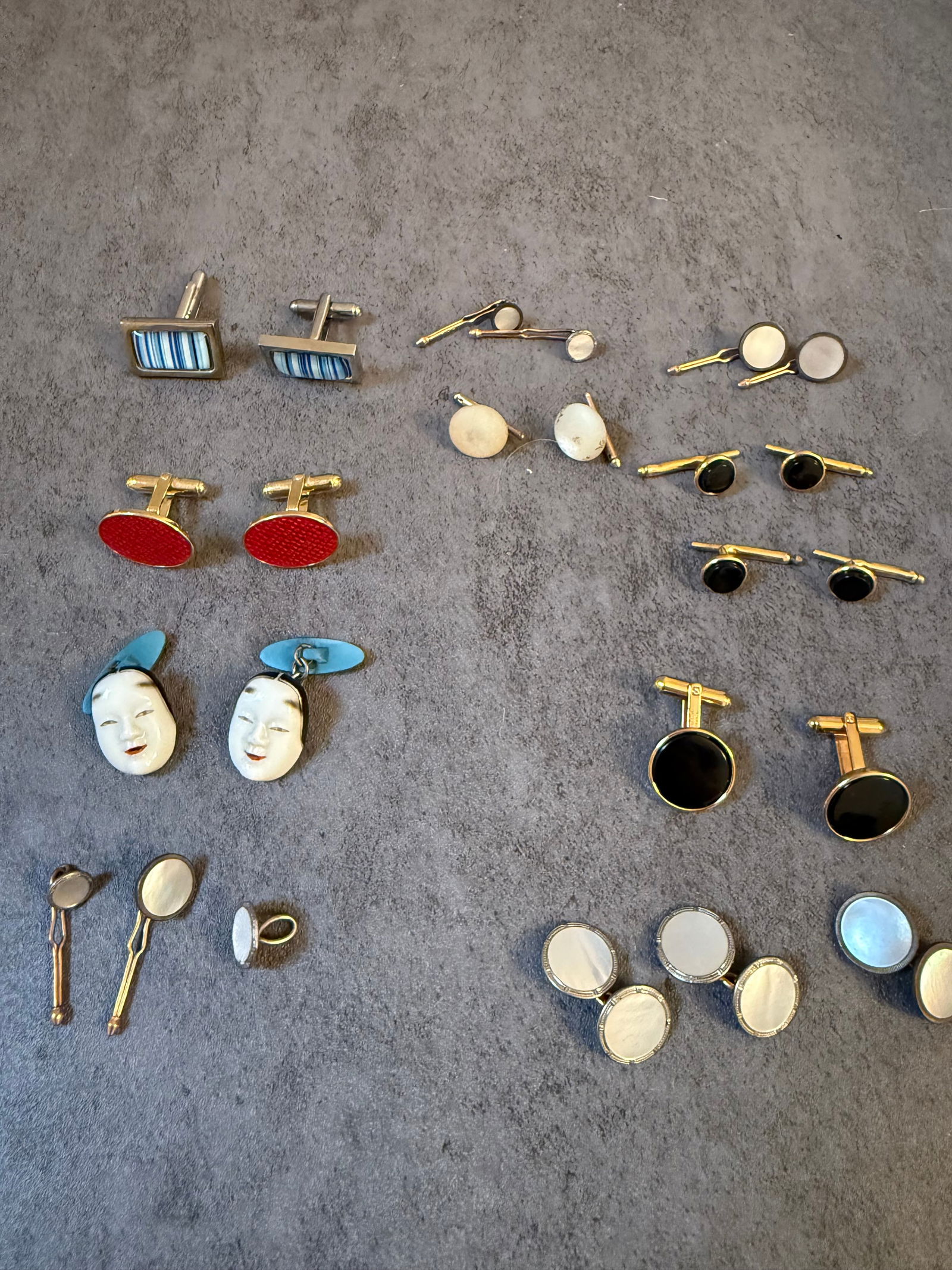 Lot of Vintage Cufflinks and Gentleman’s Accessories (1 of 2)