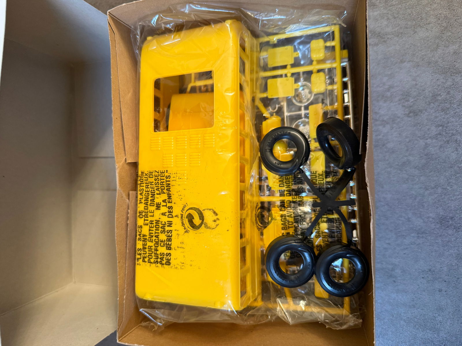 Monogram “School Bus” Dual-Engine Drag Machine Model Kit - 2