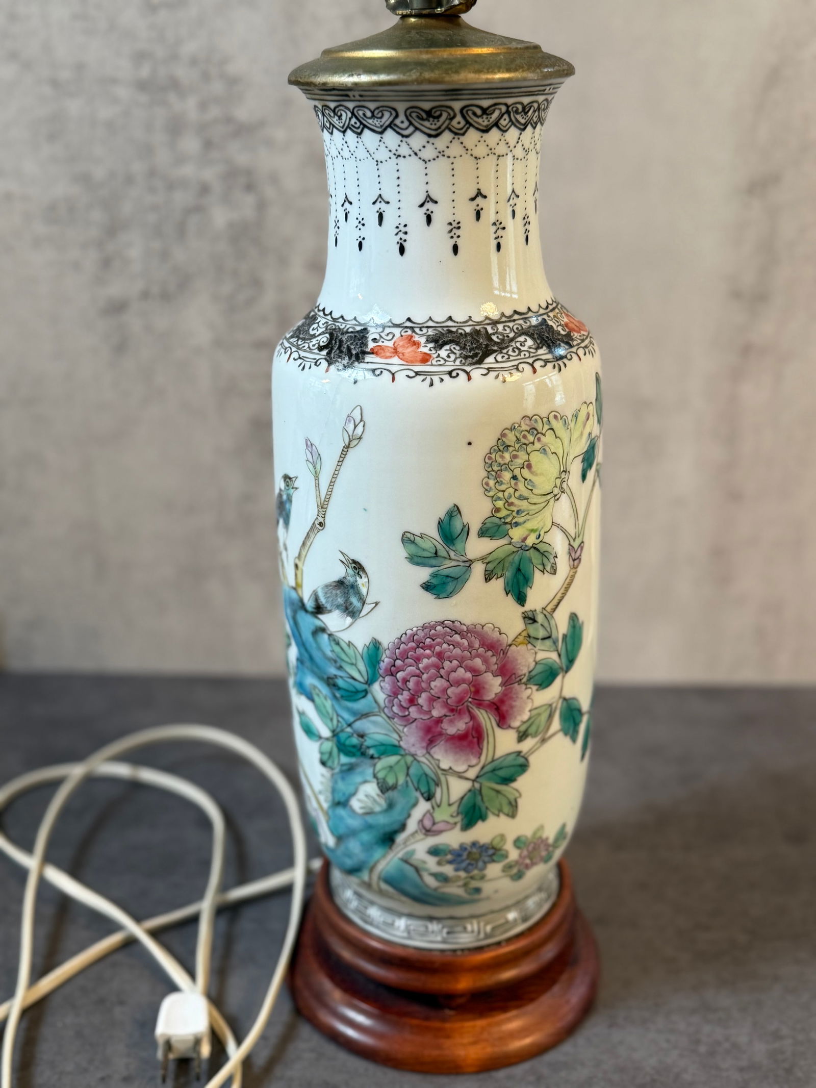 Chinese Famille-Rose Porcelain Vase Lamp with Floral and Bird Decoration, 20th Century (1 of 2)