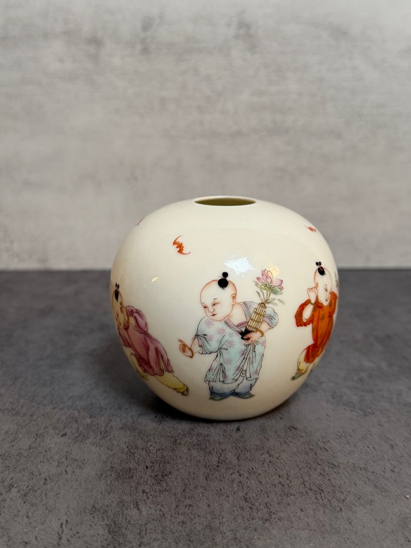 Chinese Famille Rose Porcelain Vase - Five Playing Children, Iron Red Seal Mark - 2