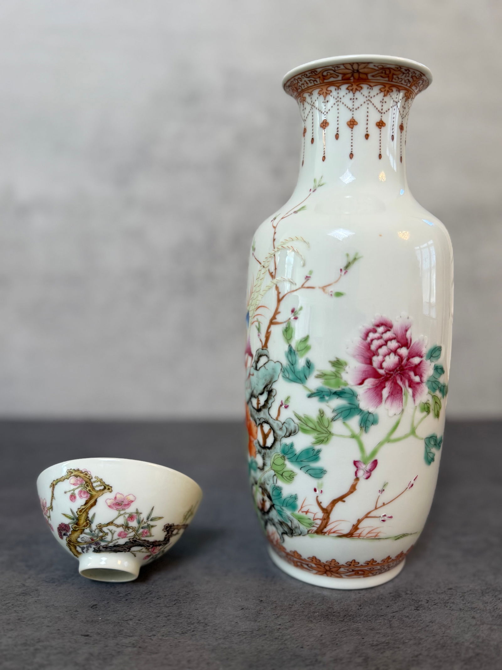 Decorative Chinese Famille Rose Porcelain Vase and Teacup (1 of 6)