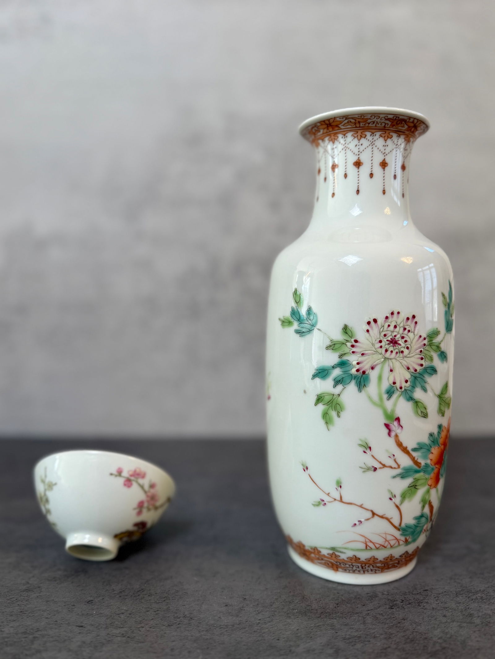 Decorative Chinese Famille Rose Porcelain Vase and Teacup - 3