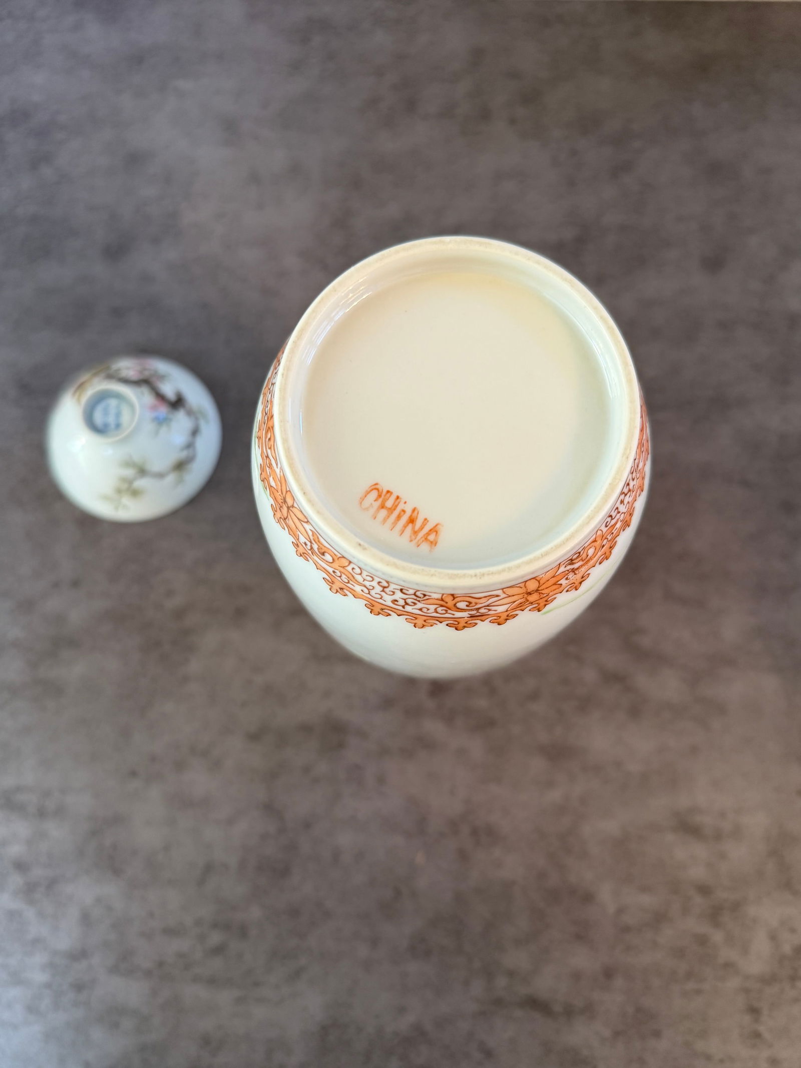 Decorative Chinese Famille Rose Porcelain Vase and Teacup - 4