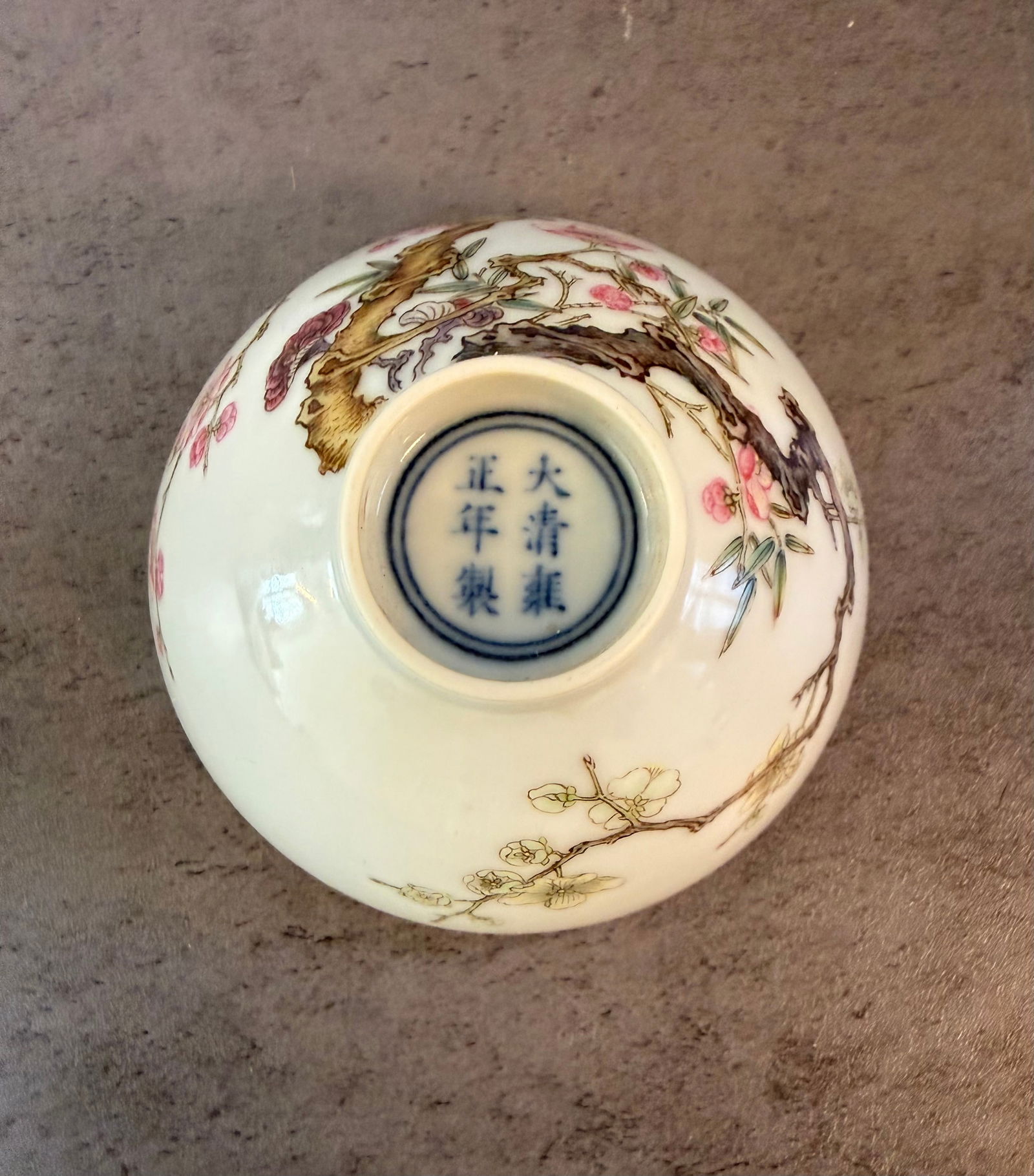 Decorative Chinese Famille Rose Porcelain Vase and Teacup - 5