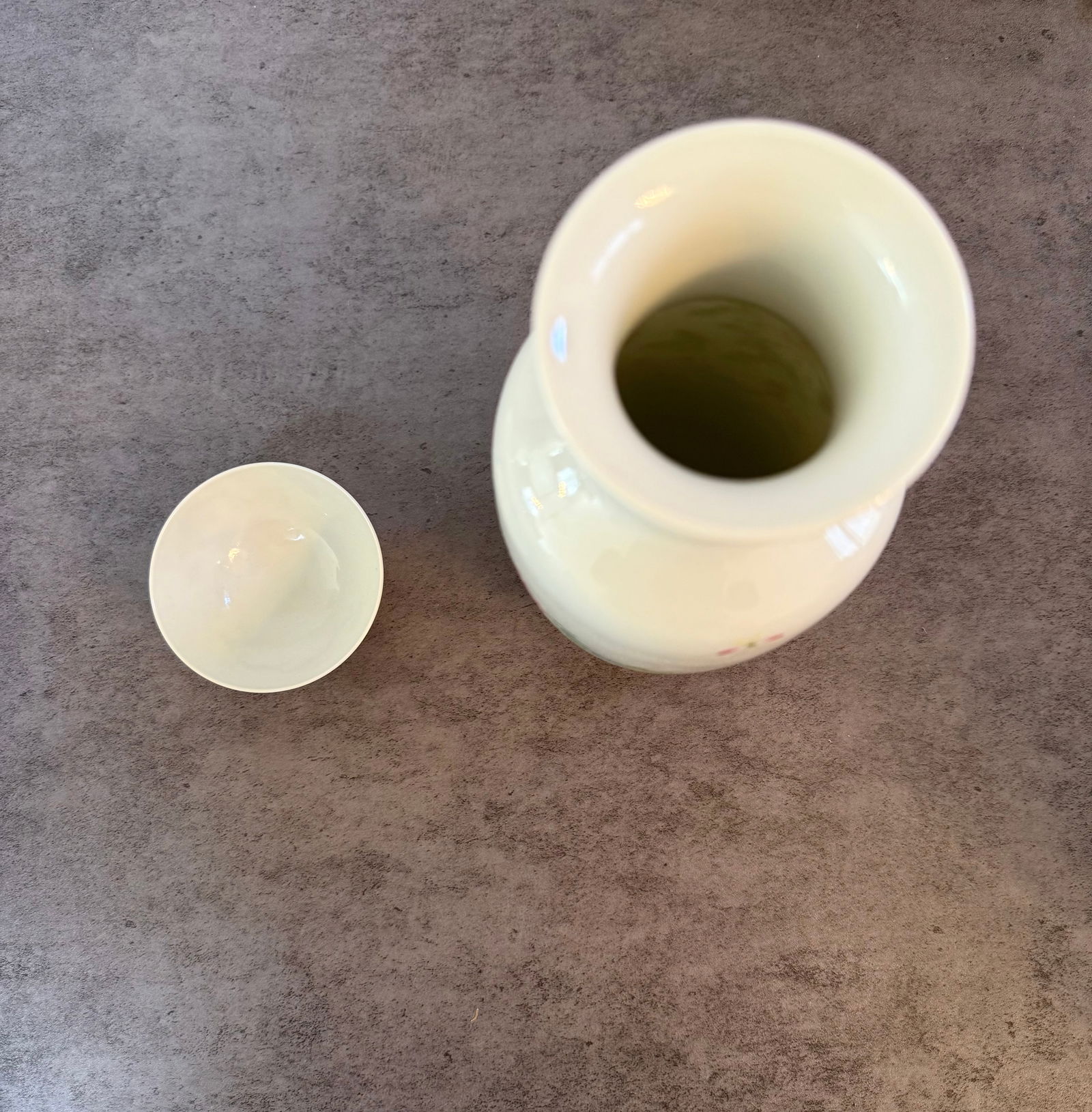 Decorative Chinese Famille Rose Porcelain Vase and Teacup - 6