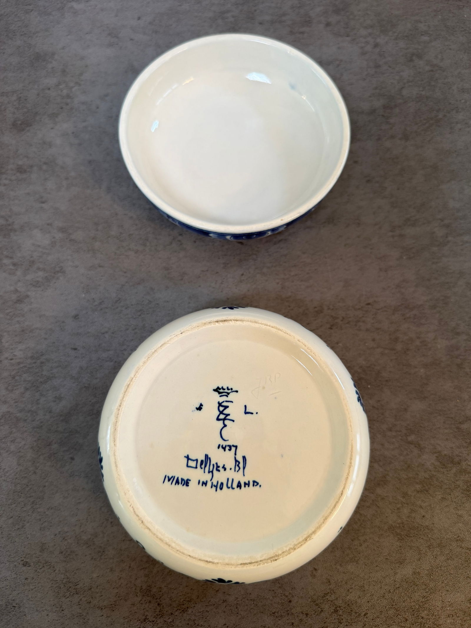 Dutch Delft Blue and White Porcelain Cheese Keeper with Pastoral Landscape Decoration - 2