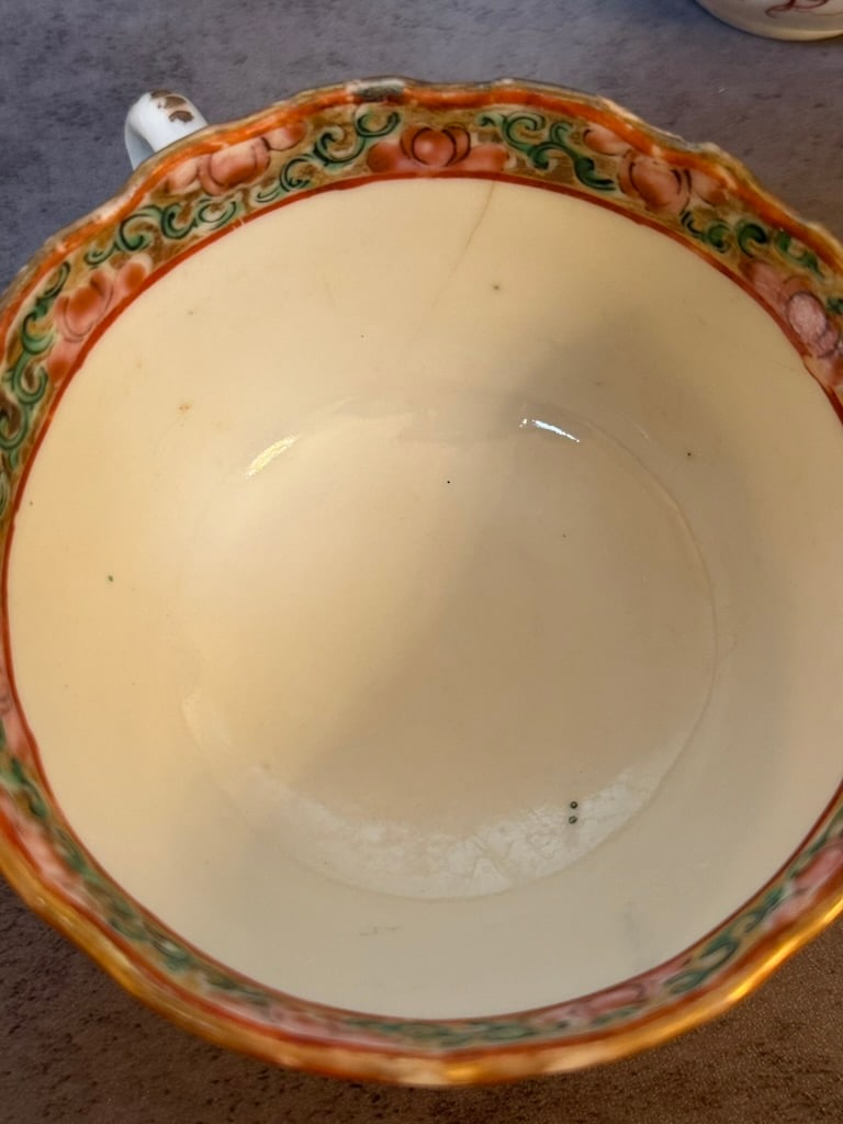 Chinese Export Porcelain Rose Medallion and Armorial Decorative Lot - 2