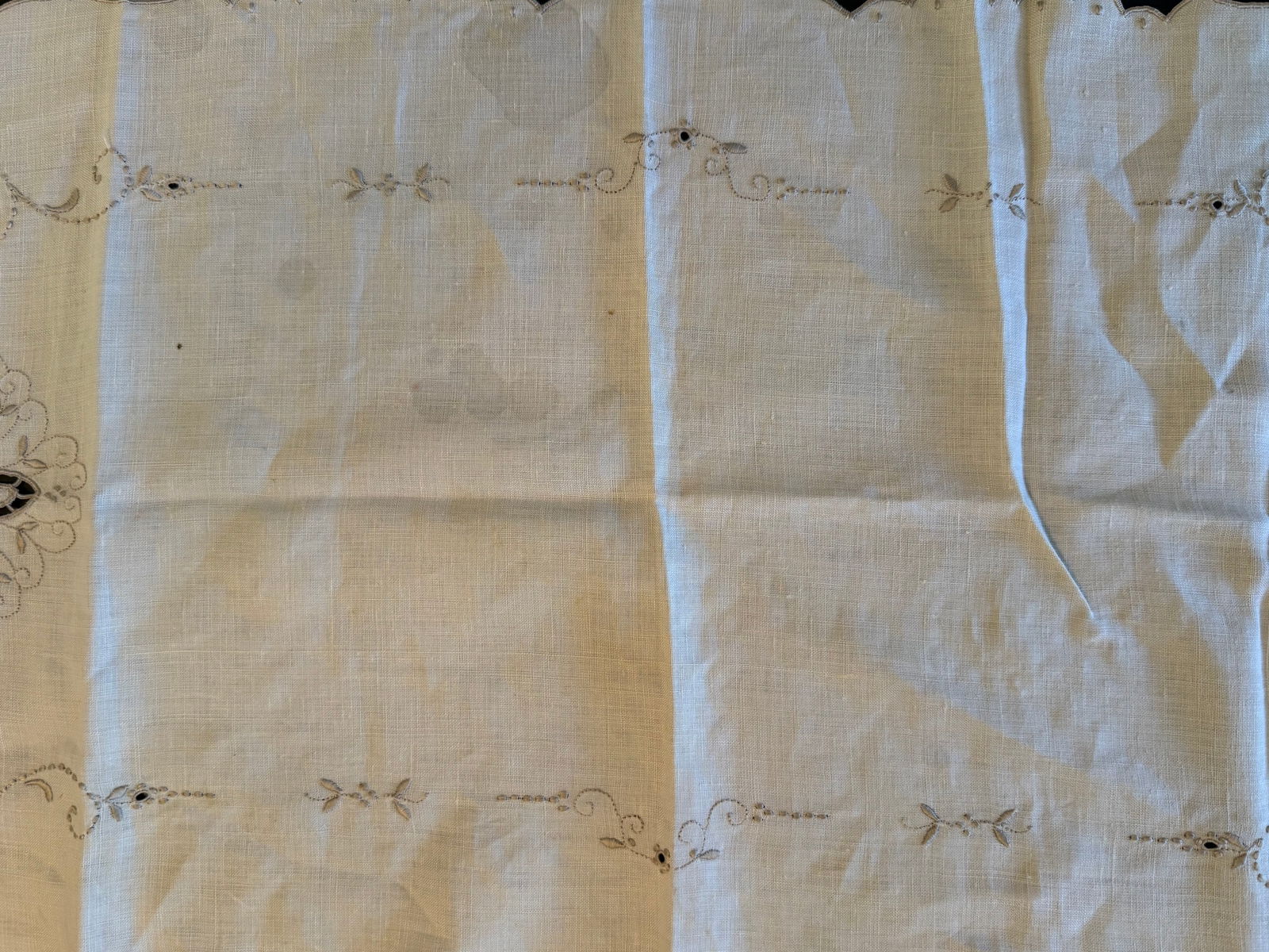 Vintage Hand Embroidered Linen Table Runner with Cutwork, 32 x 15 in - 3