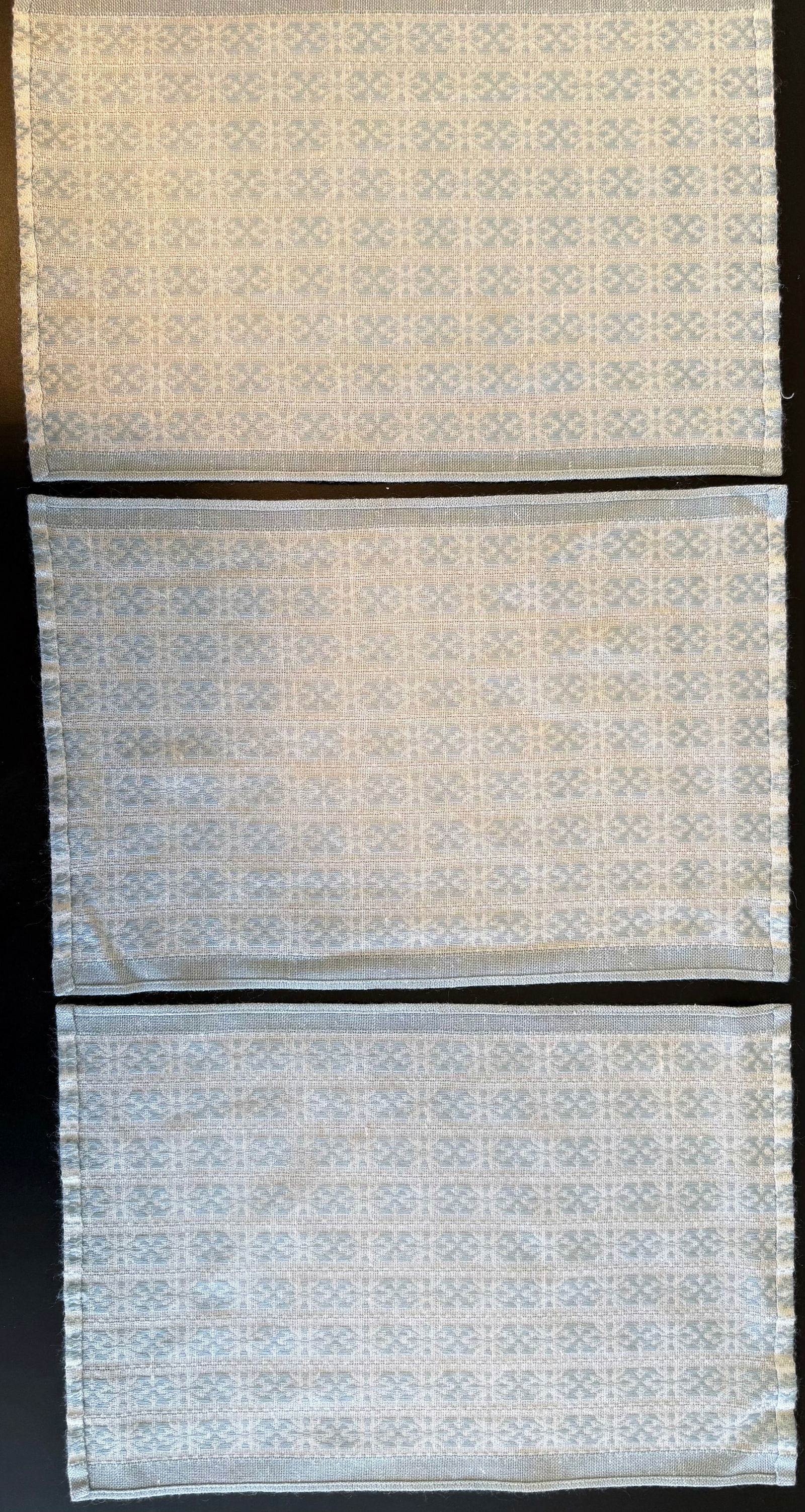 Set of 5 Vintage Woven Linen Placemats, Blue Geometric Pattern, 16 x 11 in: Set of five vintage woven linen placemats featuring a light blue geometric pattern on natural linen. Decorative Scandinavian style table linens suitable for everyday use or display.Dimensions: