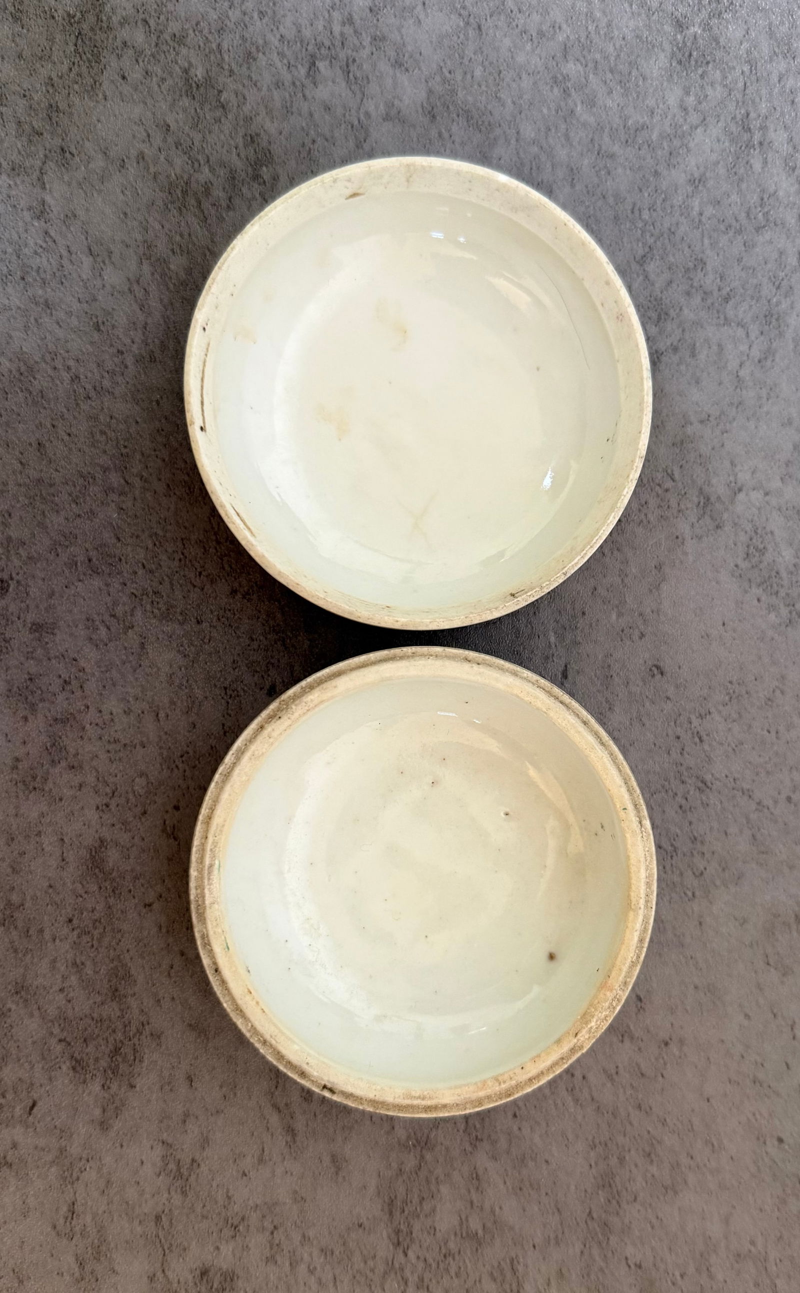 Chinese Porcelain Covered Box with Figural Decoration, 20th Century - 2