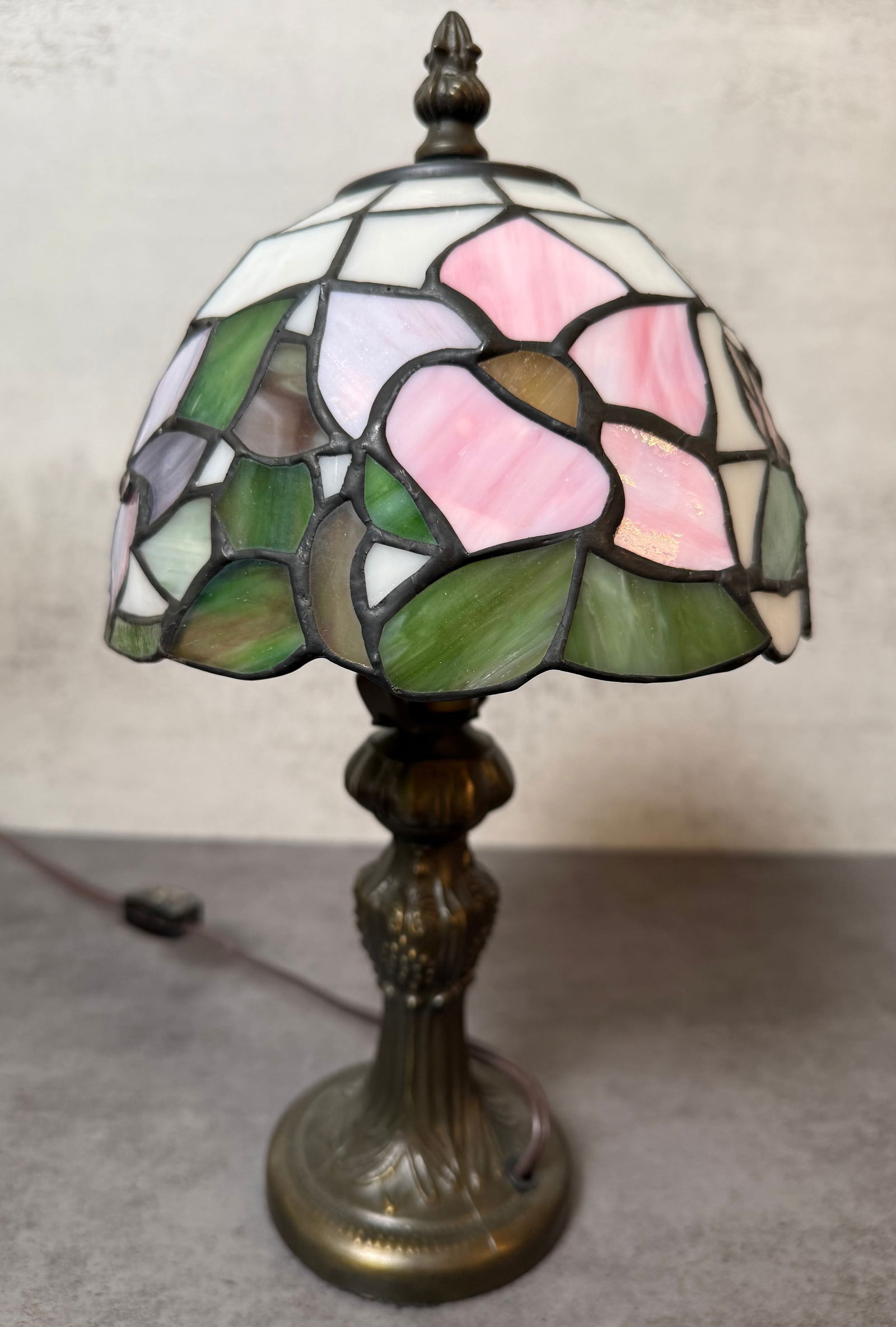 Small Tiffany Style Stained Glass Floral Table Lamp (1 of 2)