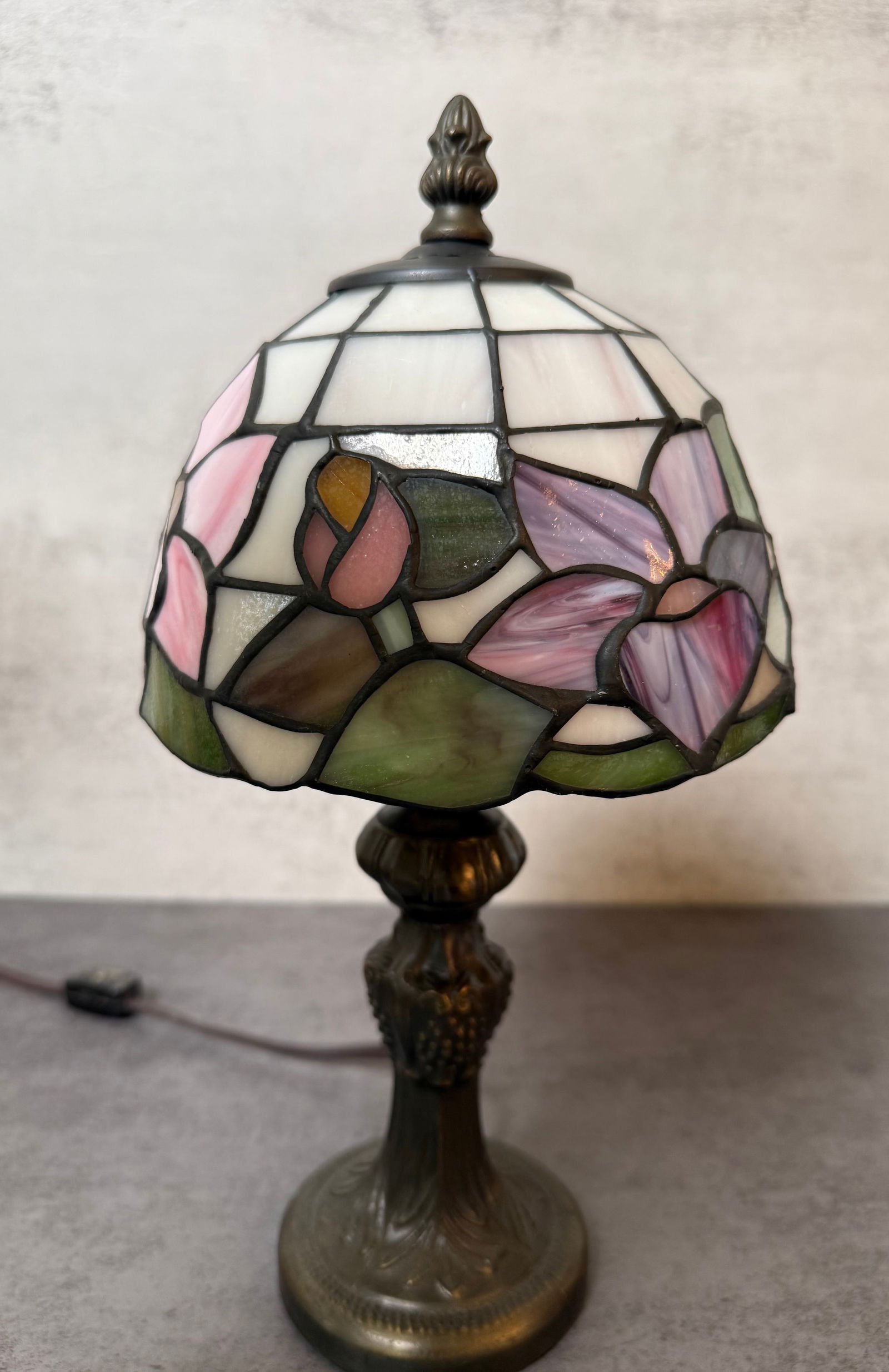 Small Tiffany Style Stained Glass Floral Table Lamp - 2