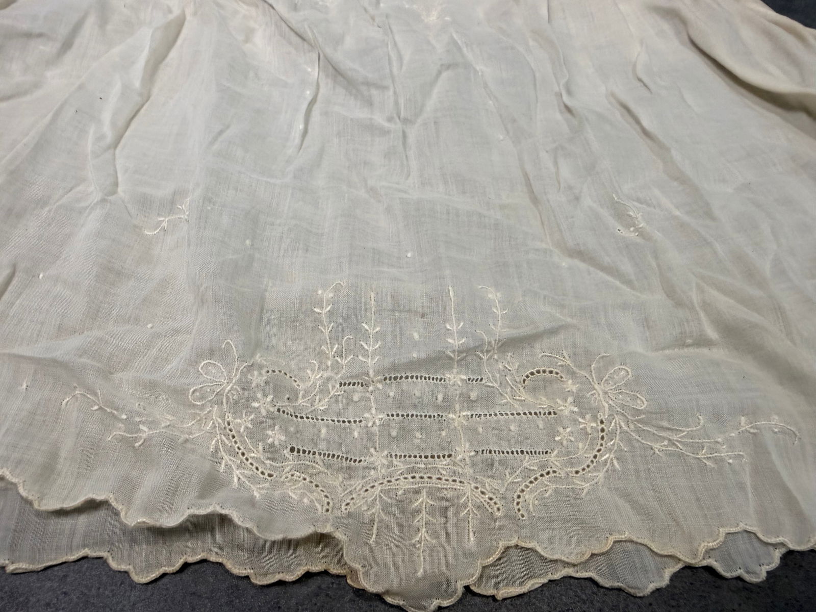 Victorian Edwardian Child Embroidered White Cotton Nightgown c.1880-1910 - 3