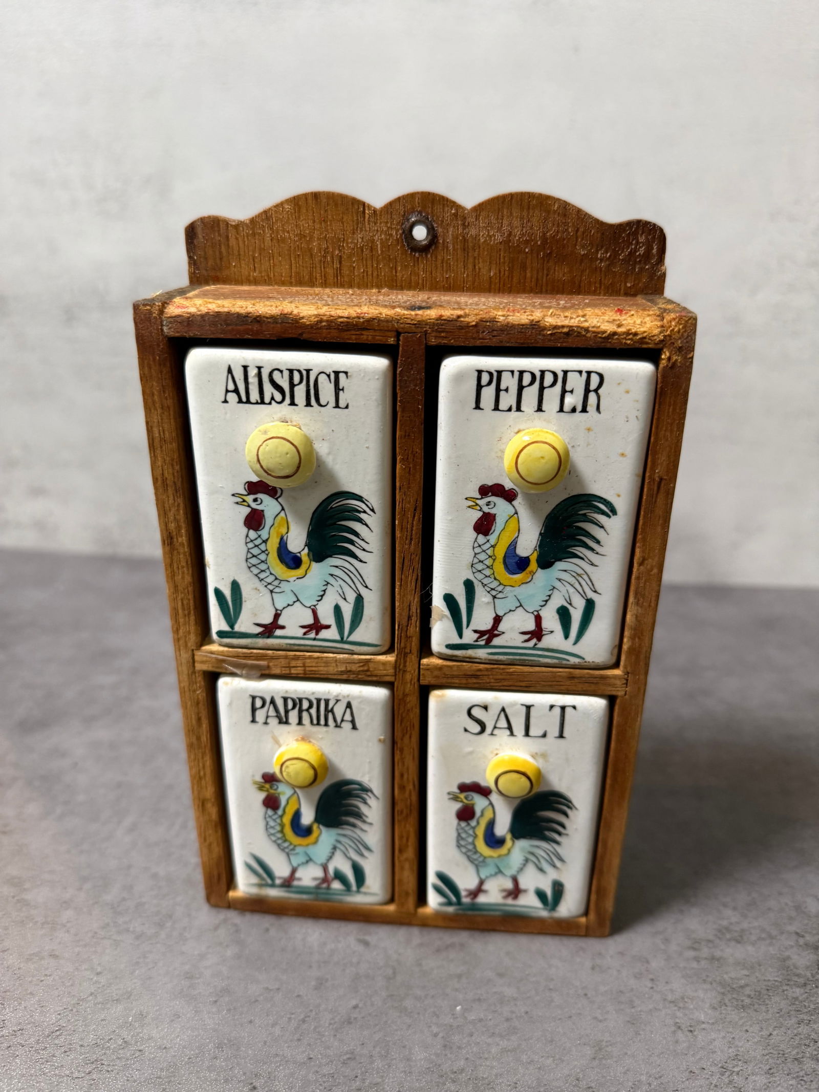 Charming Vintage Rooster Themed Decorative Group, Ceramic Figurines & Spice Cabinet - 3