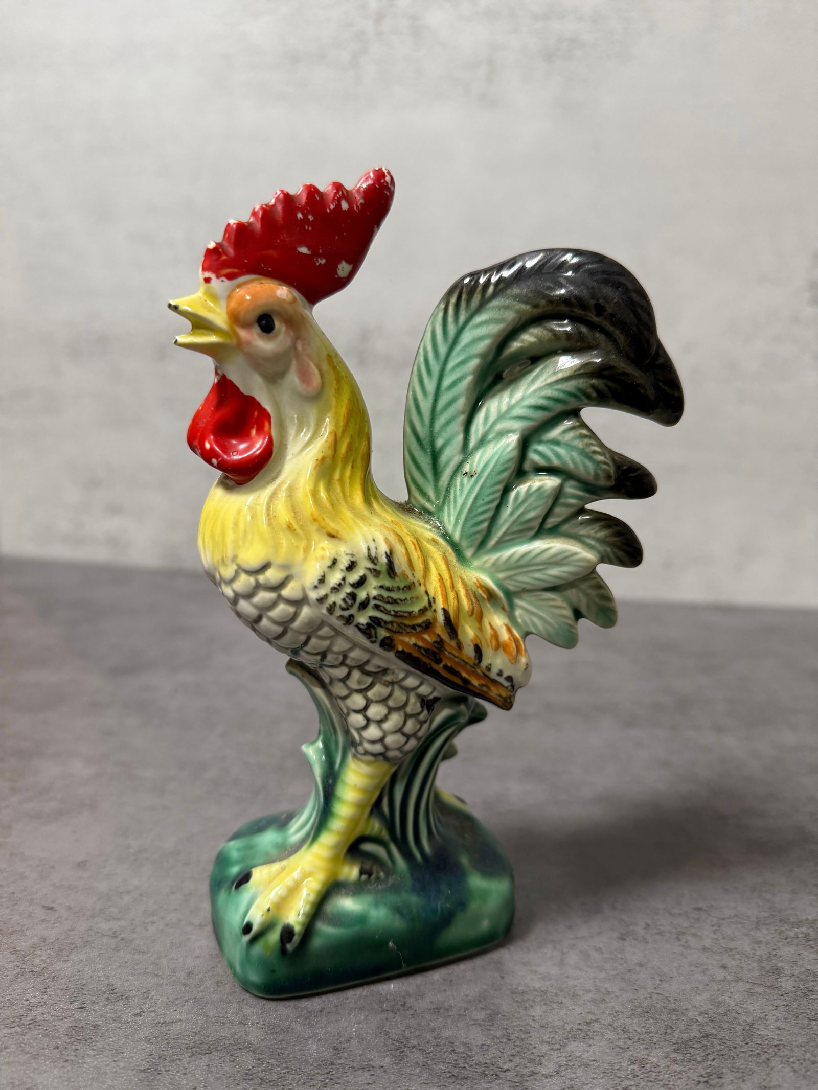 Charming Vintage Rooster Themed Decorative Group, Ceramic Figurines & Spice Cabinet - 5