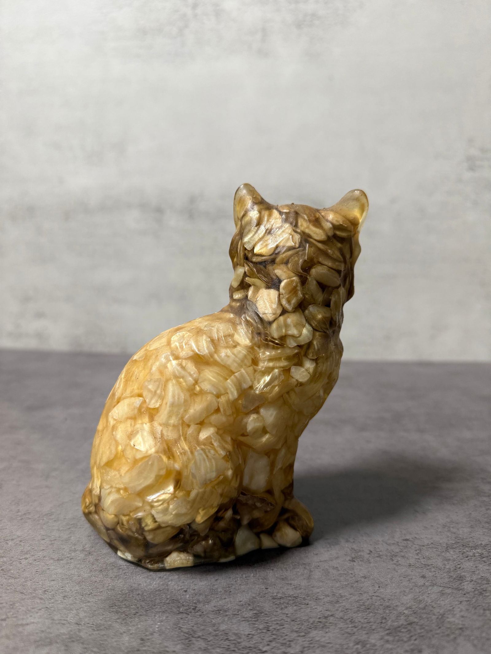 Vintage Shell Composite Cat Figurine, Mosaic Shell Art Animal Sculpture, Decorative Collectible - 3