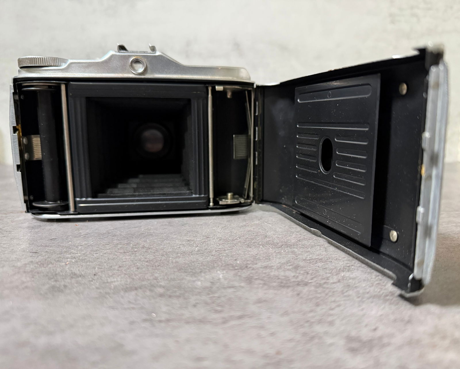 Vintage Agfa Folding Camera, Made in Germany, Agnar Lens Pronto Shutter, Collectible Film Camera - 3