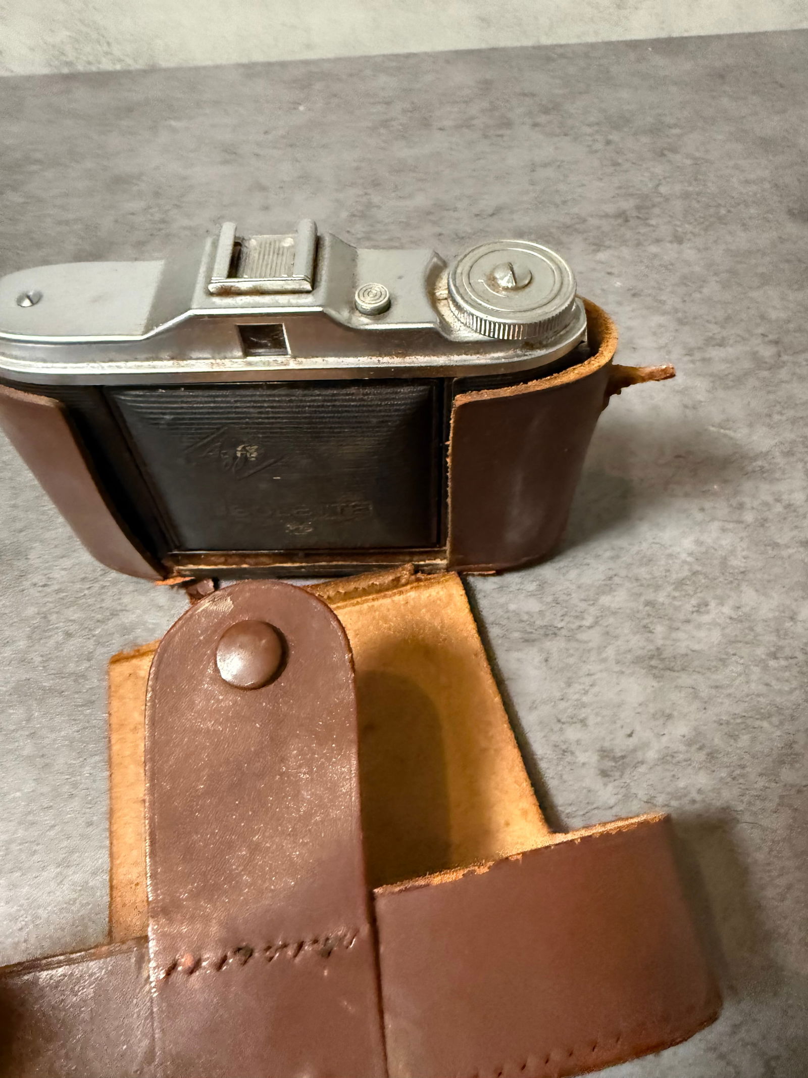 Vintage Agfa Folding Camera, Made in Germany, Agnar Lens Pronto Shutter, Collectible Film Camera - 4