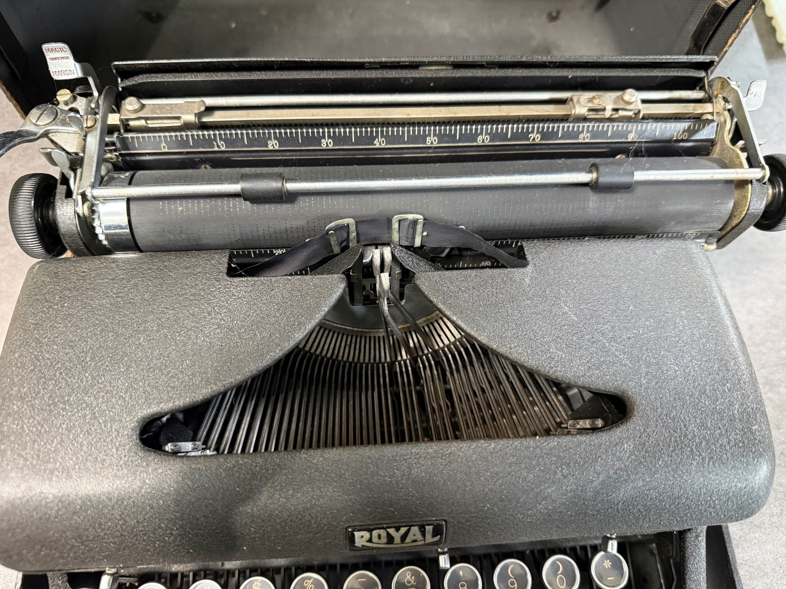 Vintage Royal Portable Typewriter with Case, Mid Century Manual Typewriter - 3