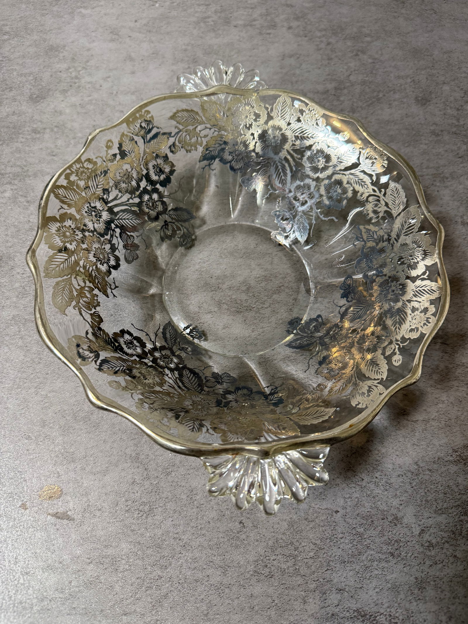 Vintage Footed Glass Bowl with Gold Floral Decoration: A decorative vintage glass bowl featuring an elegant footed form and gilt floral decoration.The bowl is adorned with intricate gold floral motifs encircling the body, complemented by a softly